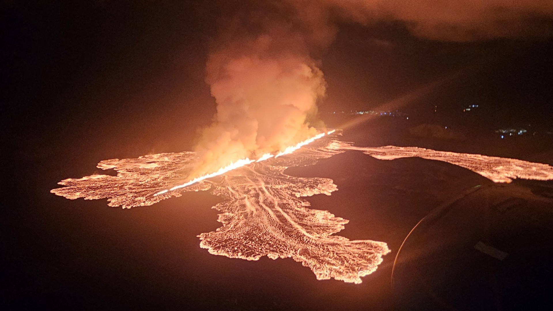 Vulcão volta a entrar em erupção na Islândia. É a 10.ª vez em três anos