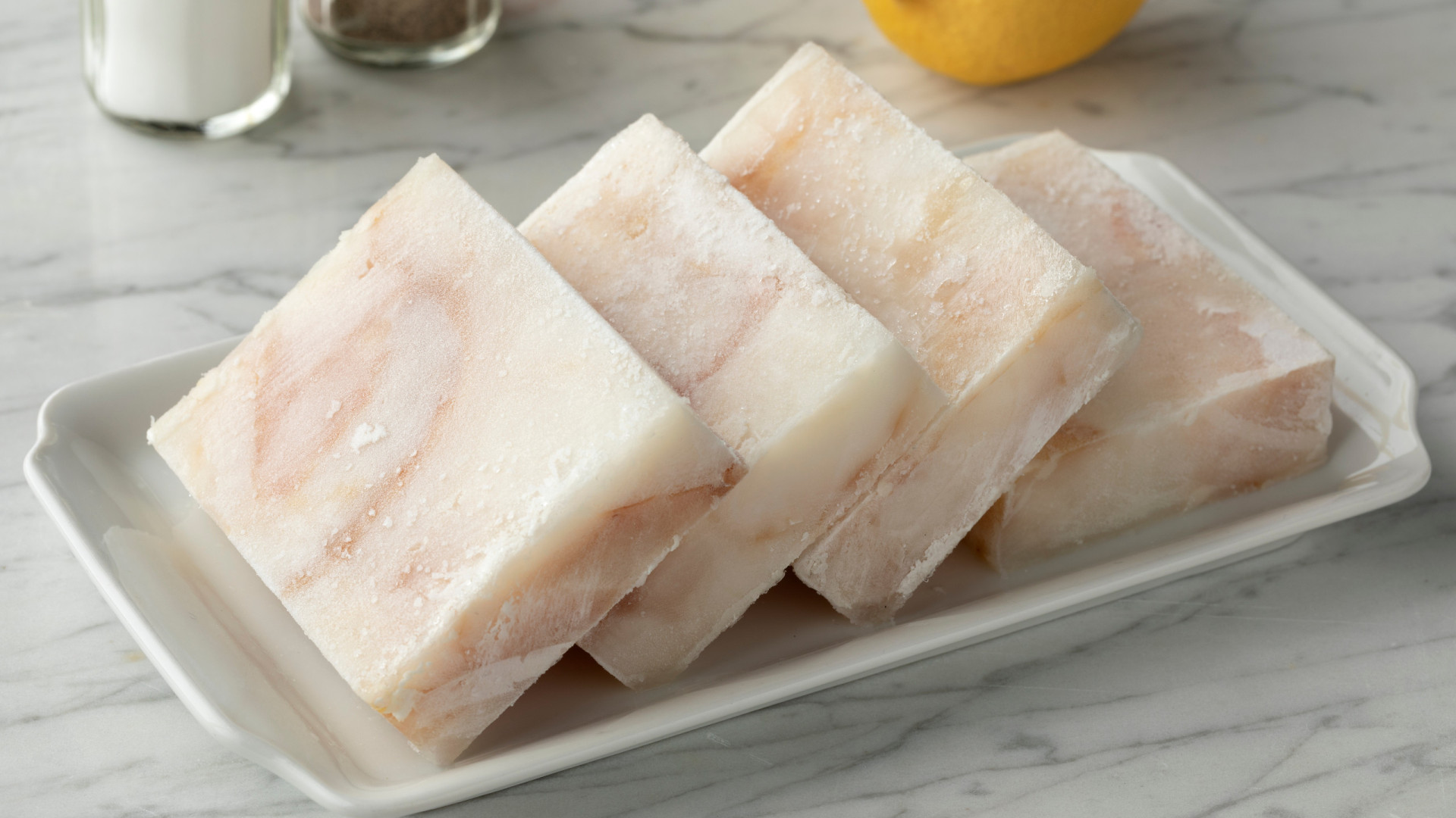 Nunca descongele peixe assim (pode ser perigoso!)