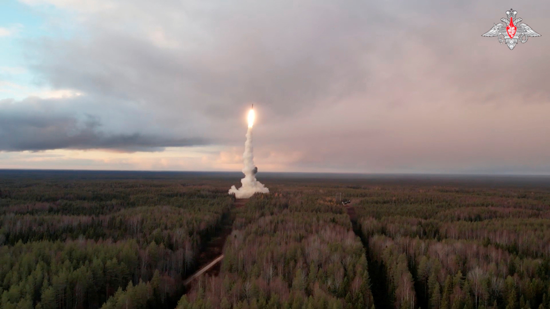 Míssil hipersónico lançado pela Rússia alerta Ocidente: Eis porquê