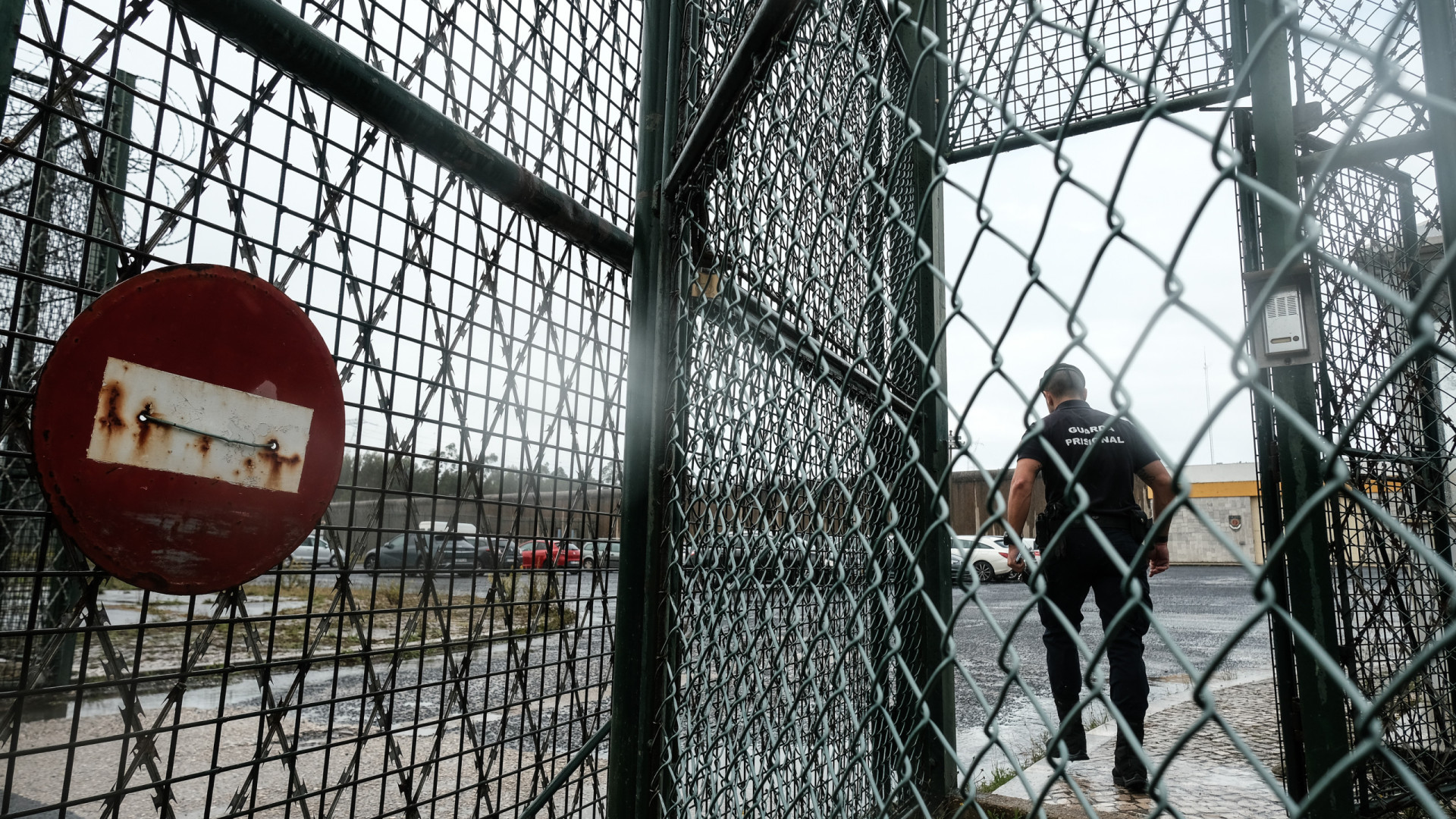Governo admite antecipar idade de entrada na guarda prisional