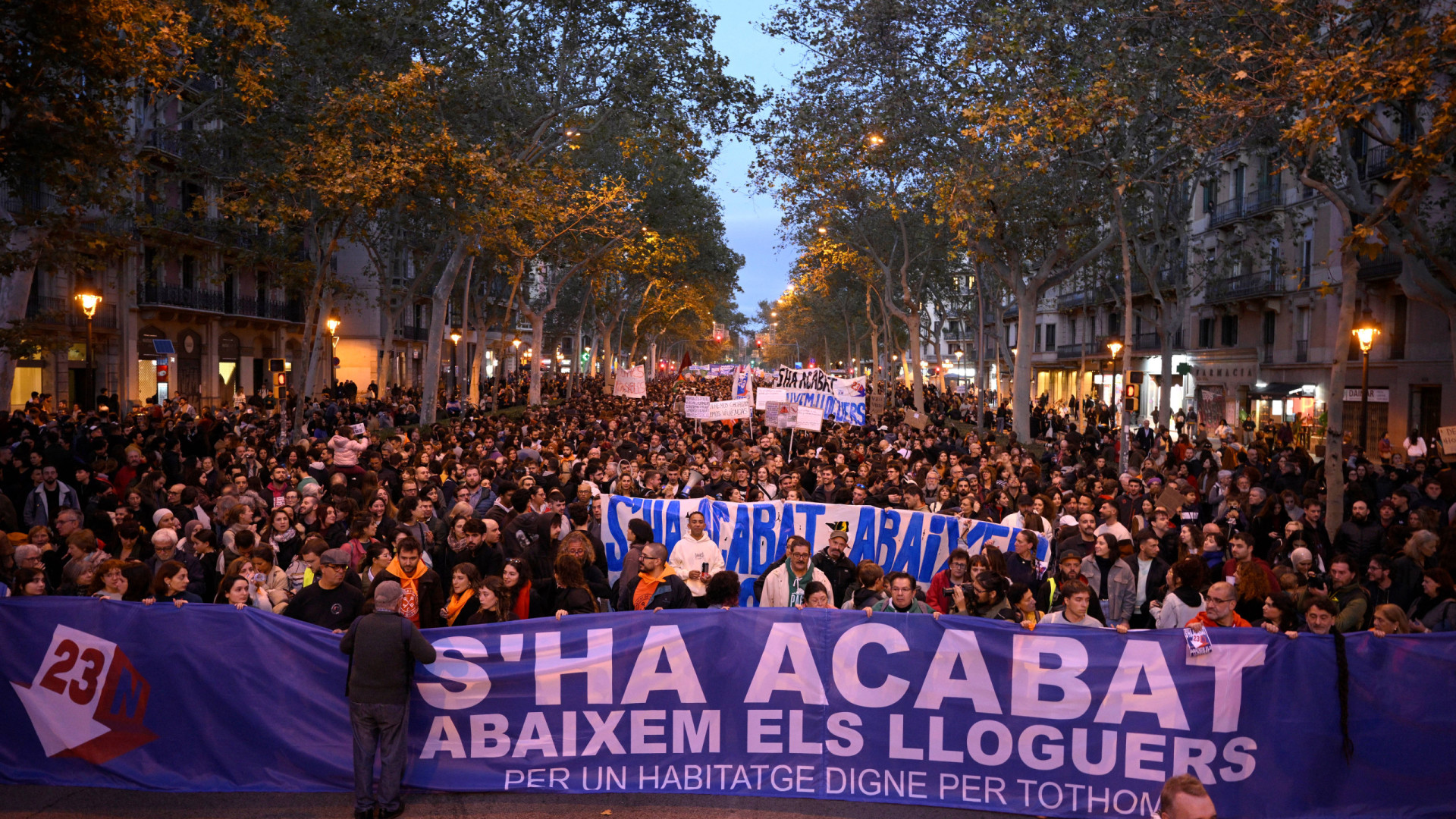 Milhares exigem redução das rendas e ameaçam não pagar em Barcelona 