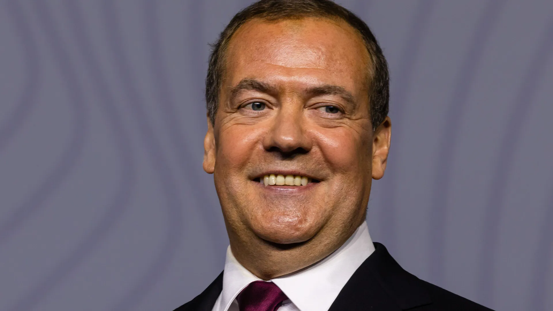 
                    Medvedev alerta que Rússia poderá 