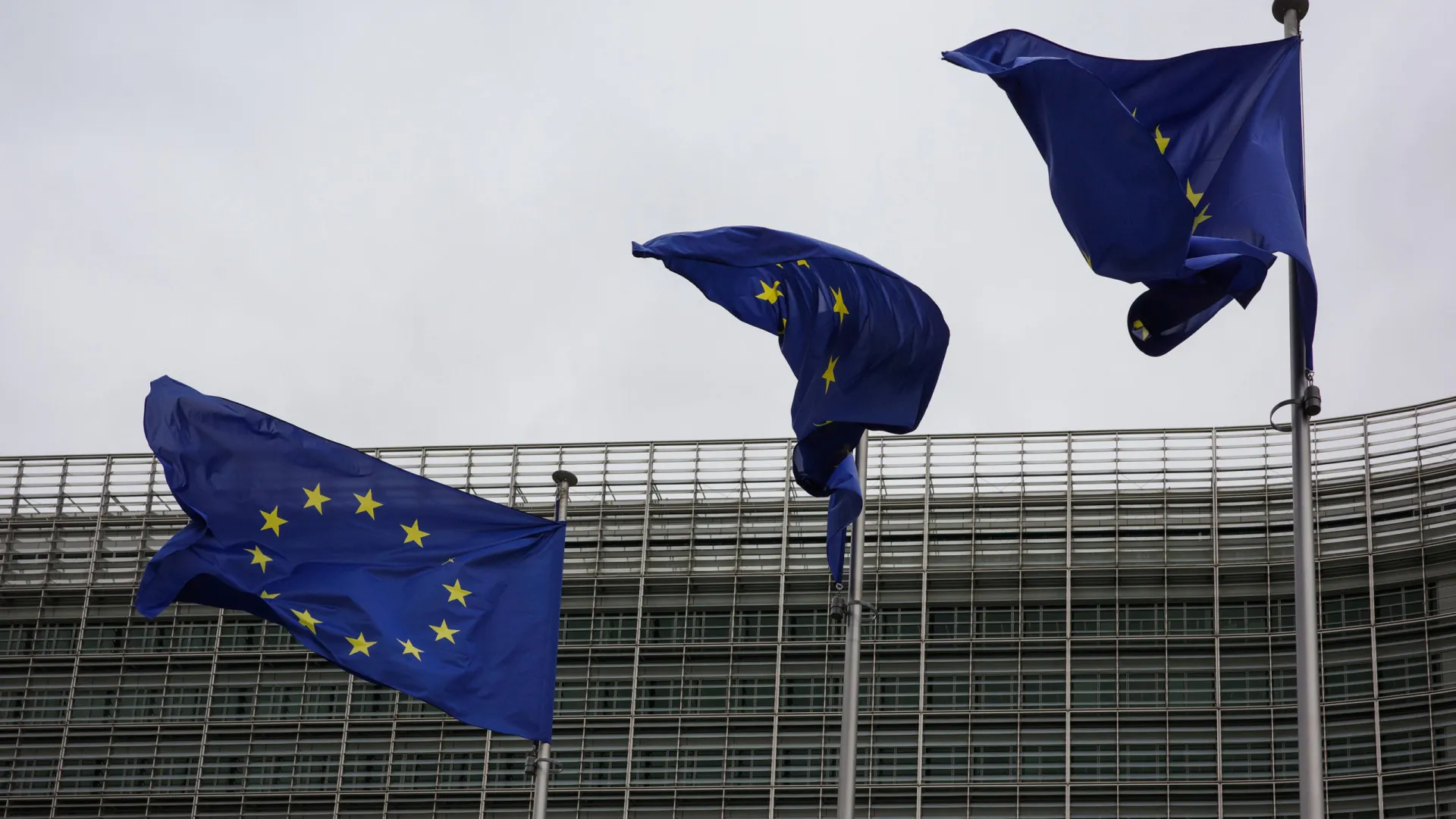 
                    Comissão Europeia quer aval da UE para empréstimo de reparação à Ucrânia
                