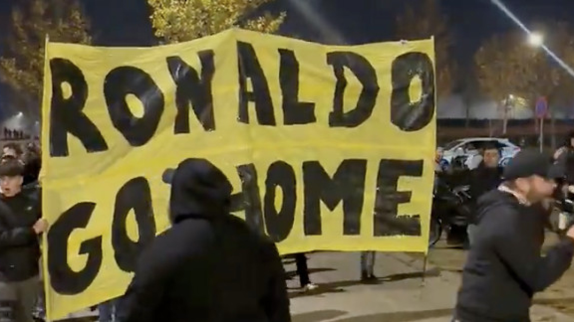 Adeptos ‘apertam’ com Ronaldo: “Vai para casa”