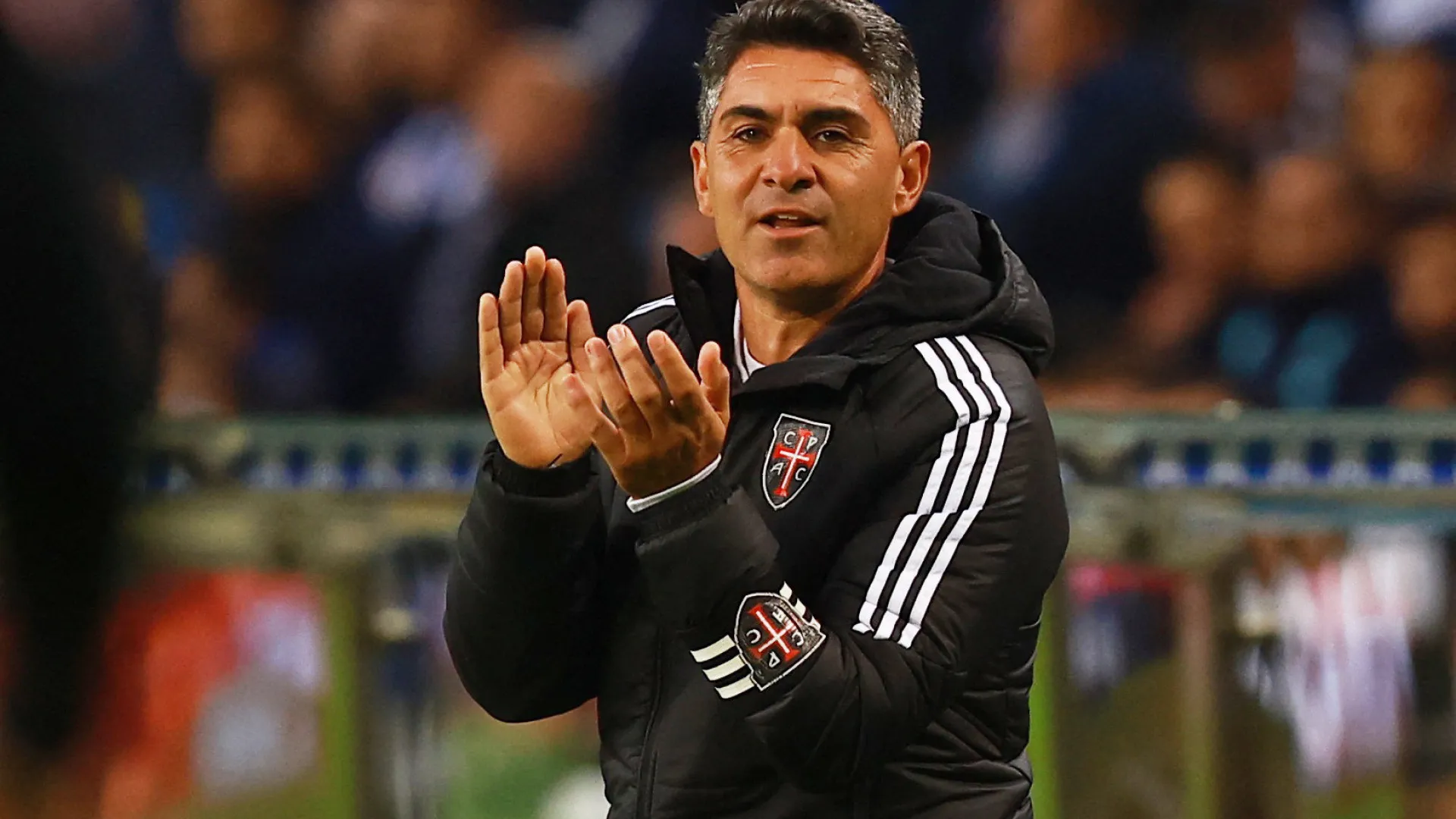 
                    Casa Pia com jogadores 