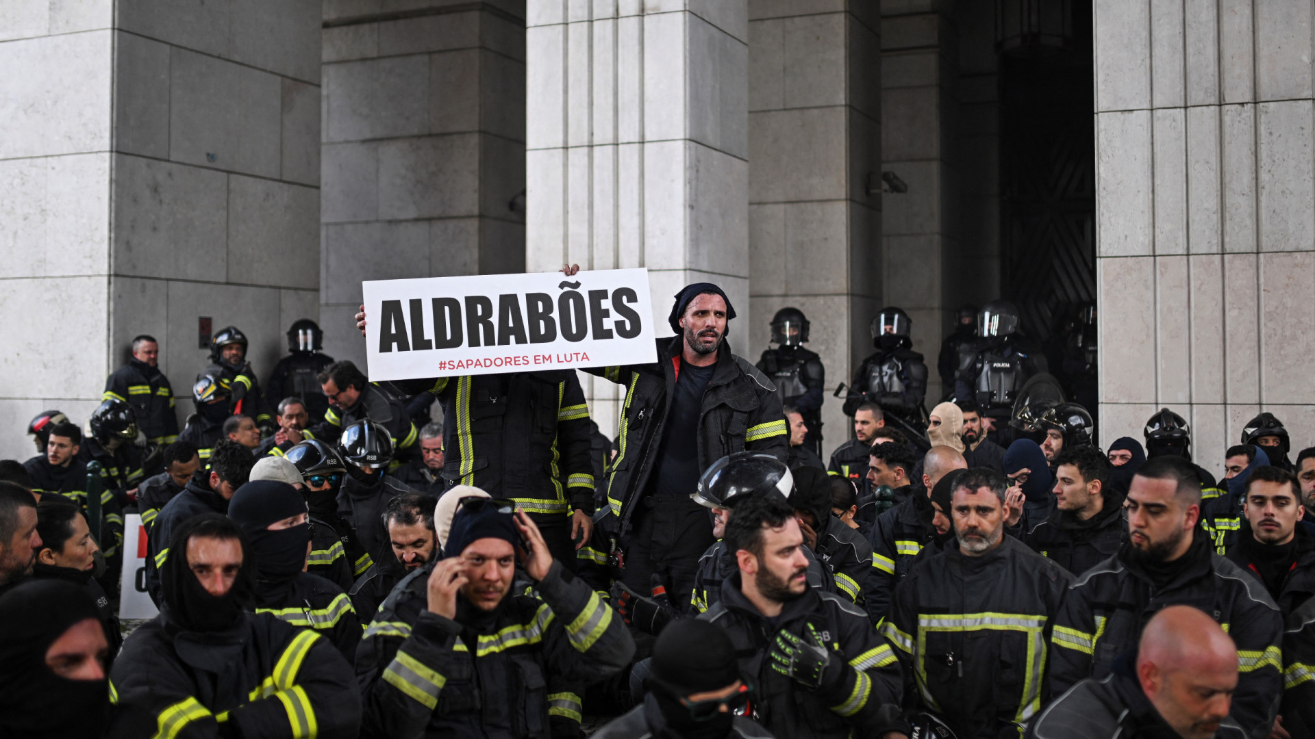 Sapadores dizem que usaram petardos para que Governo os ouvisse