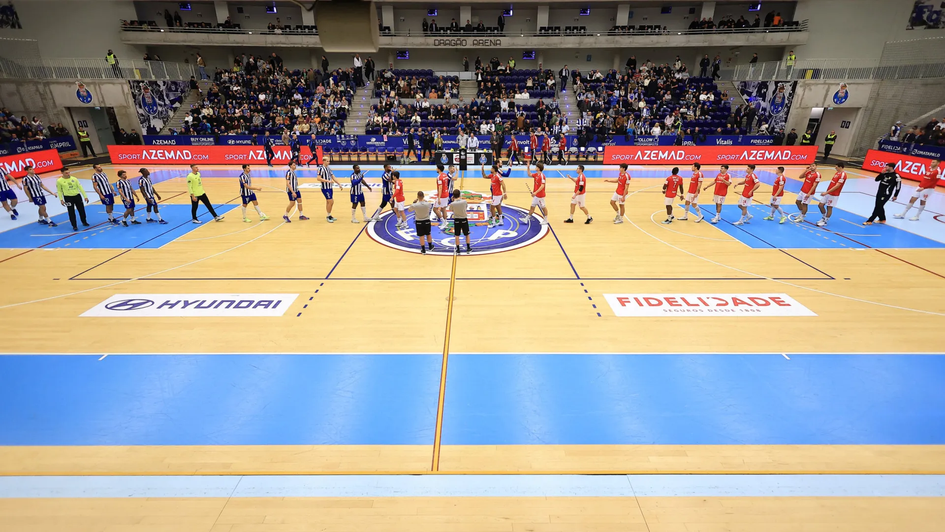 
                    FC Porto arrasa Benfica no Clássico e ascende ao segundo lugar
                