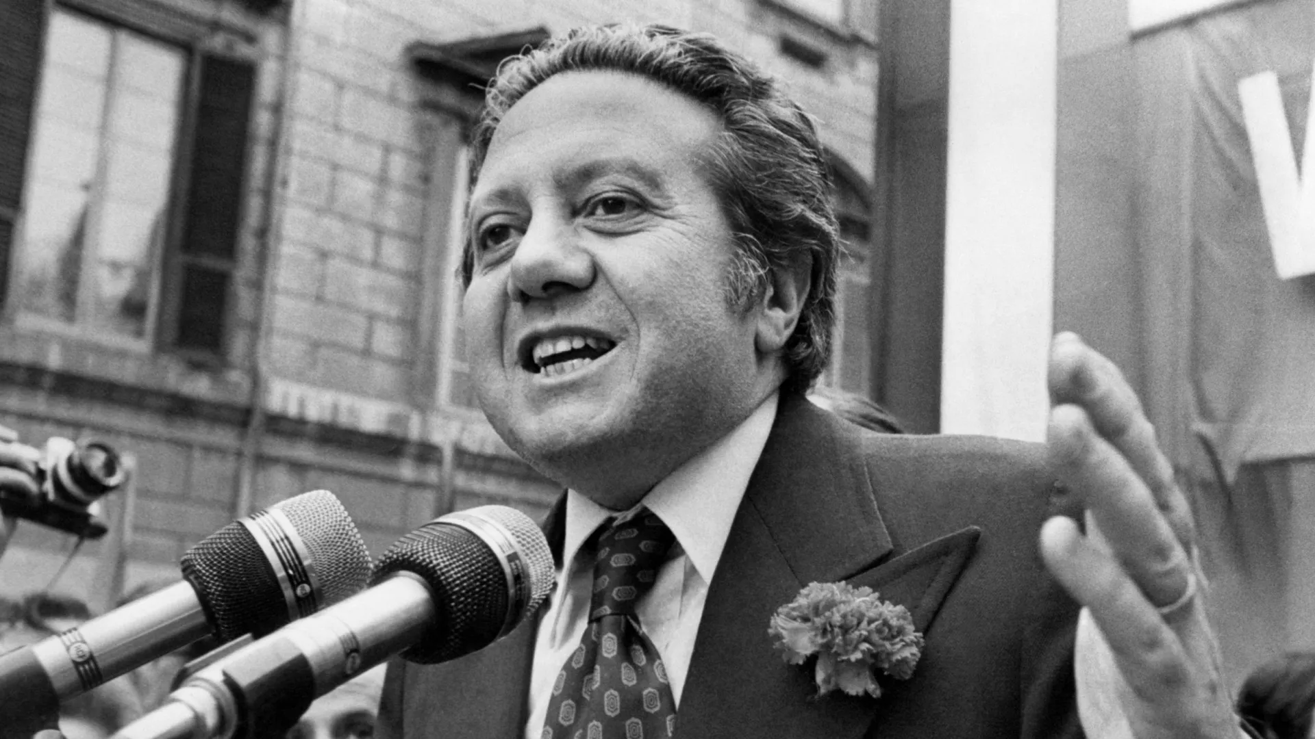 
                    Presidenciais/1986-1996: Soares, da divisão ao 