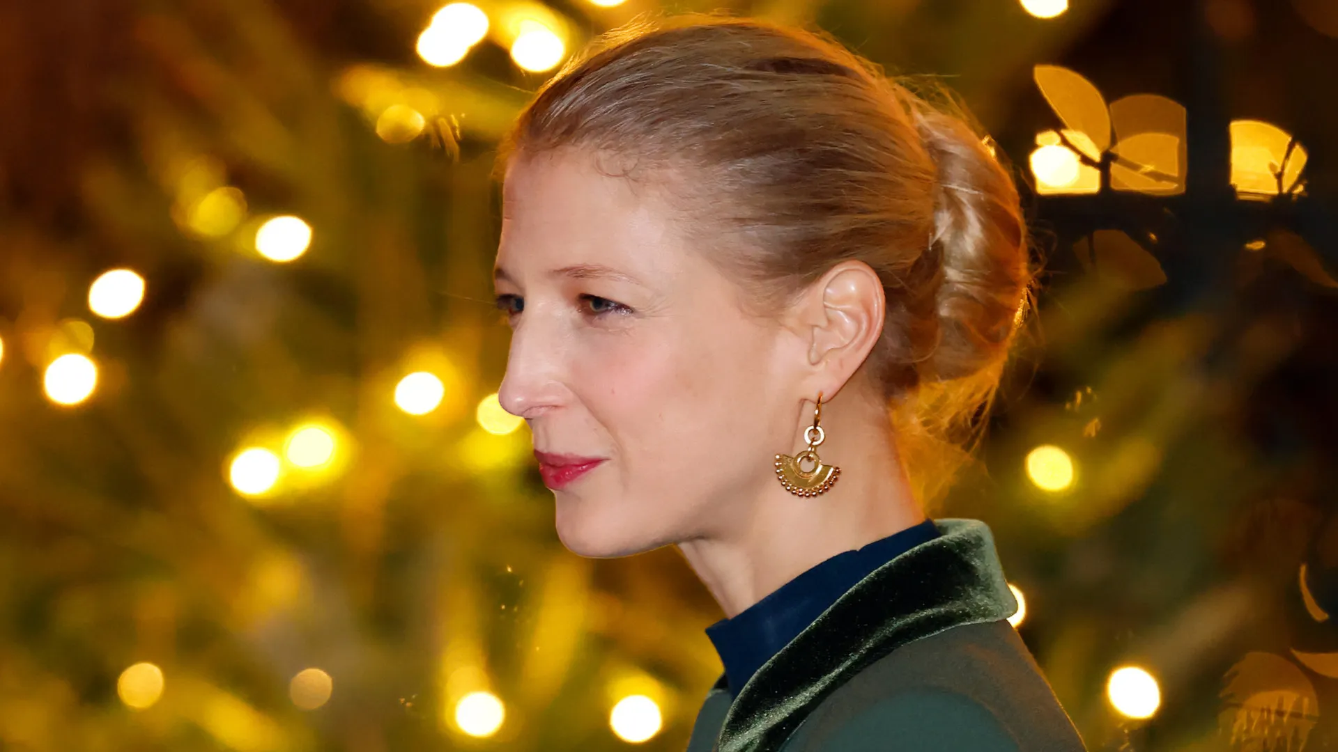 Gabriella Windsor reaparece dias após testemunhar sobre morte do marido