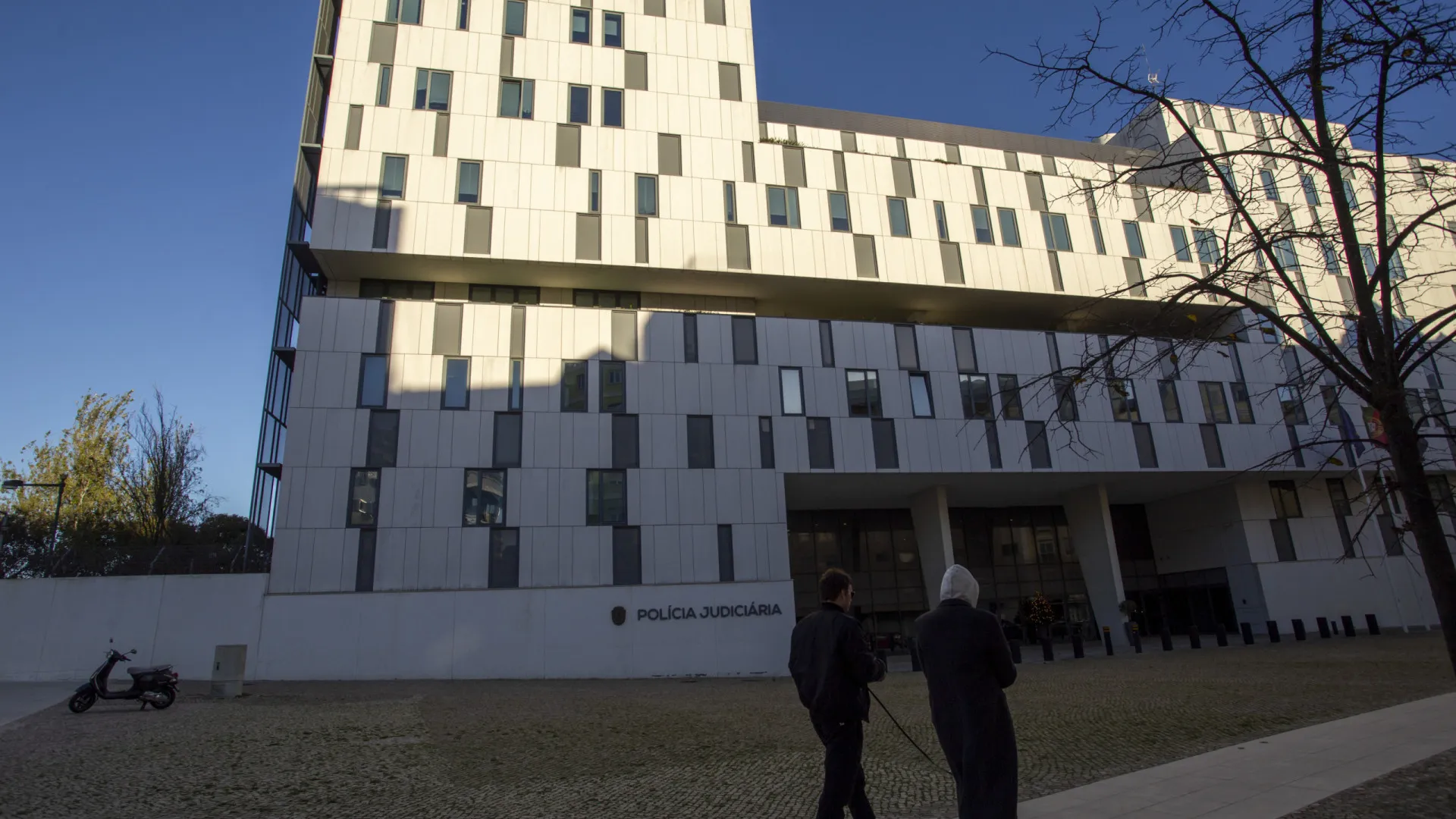 
                    Trio detido em Sesimbra por rapto, agressões e imigração ilegal
                