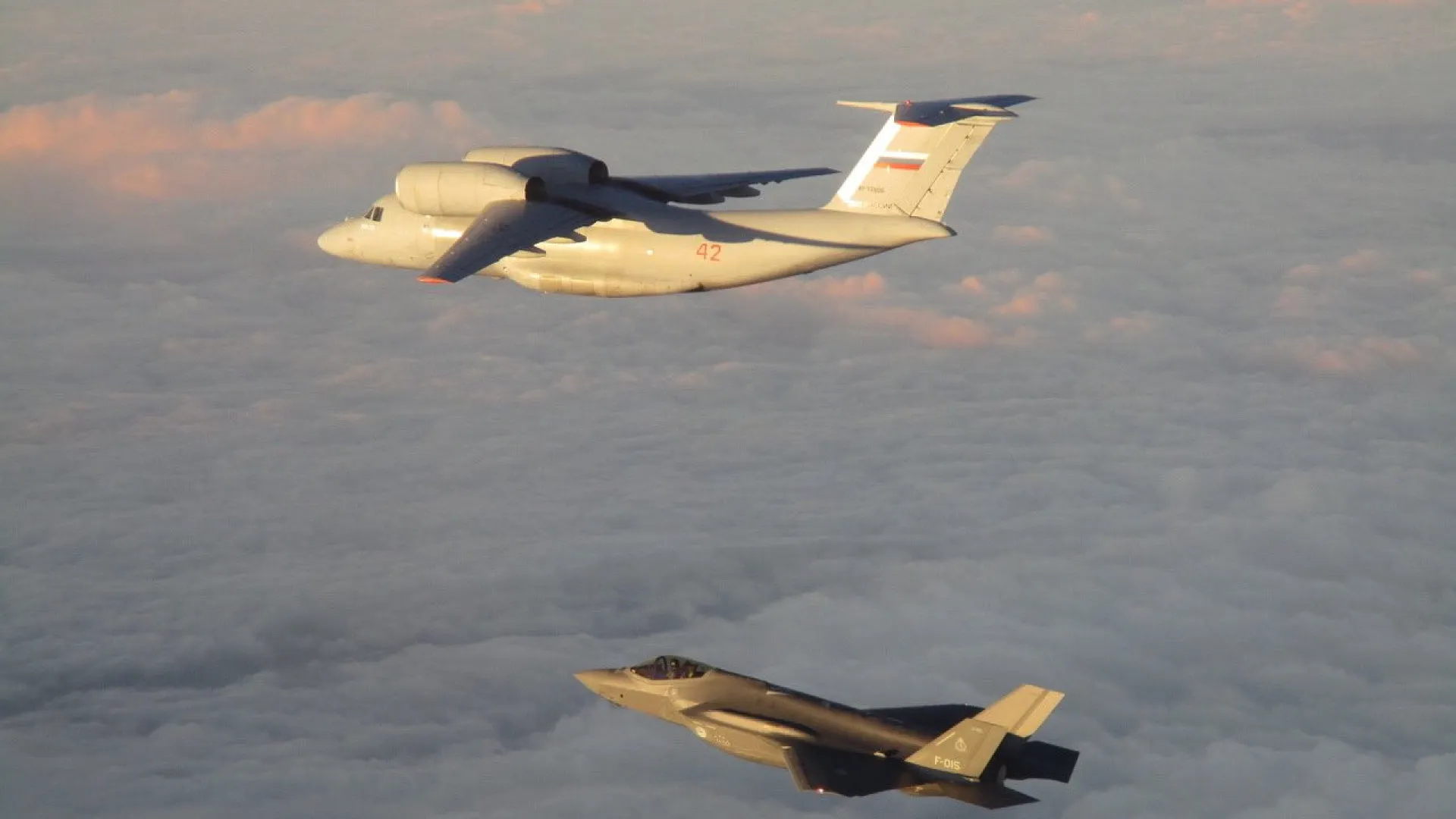 
                    Caças britânicos integram missão da NATO para vigiar espaço aéreo polaco 
                