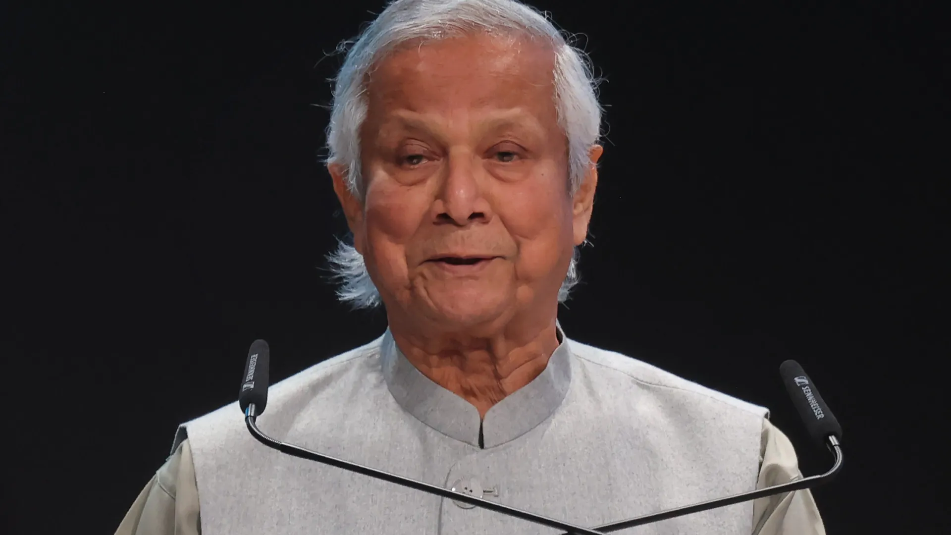 
                    Após morte de ativista, primeiro-ministro do Bangladesh apela à calma
                