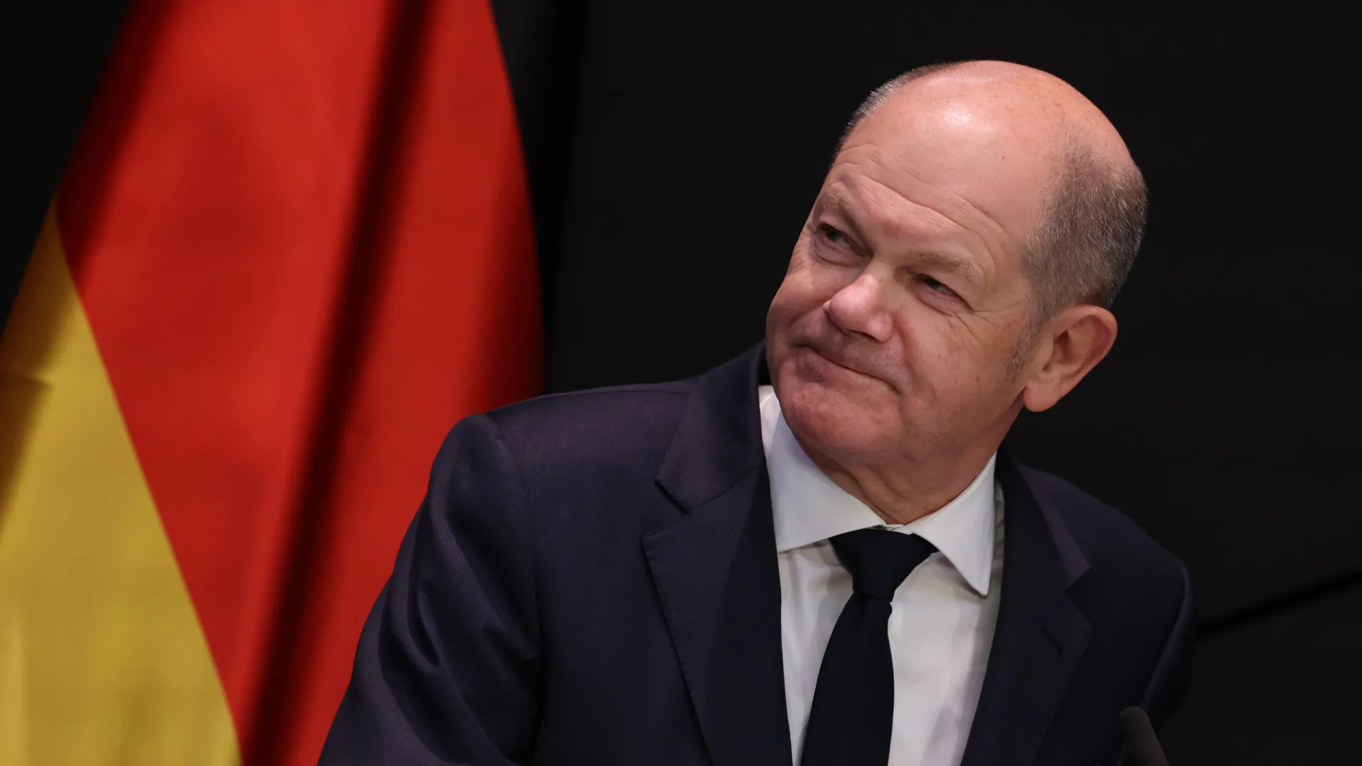 
                    Scholz admite que dependência energética da Rússia foi um erro
                