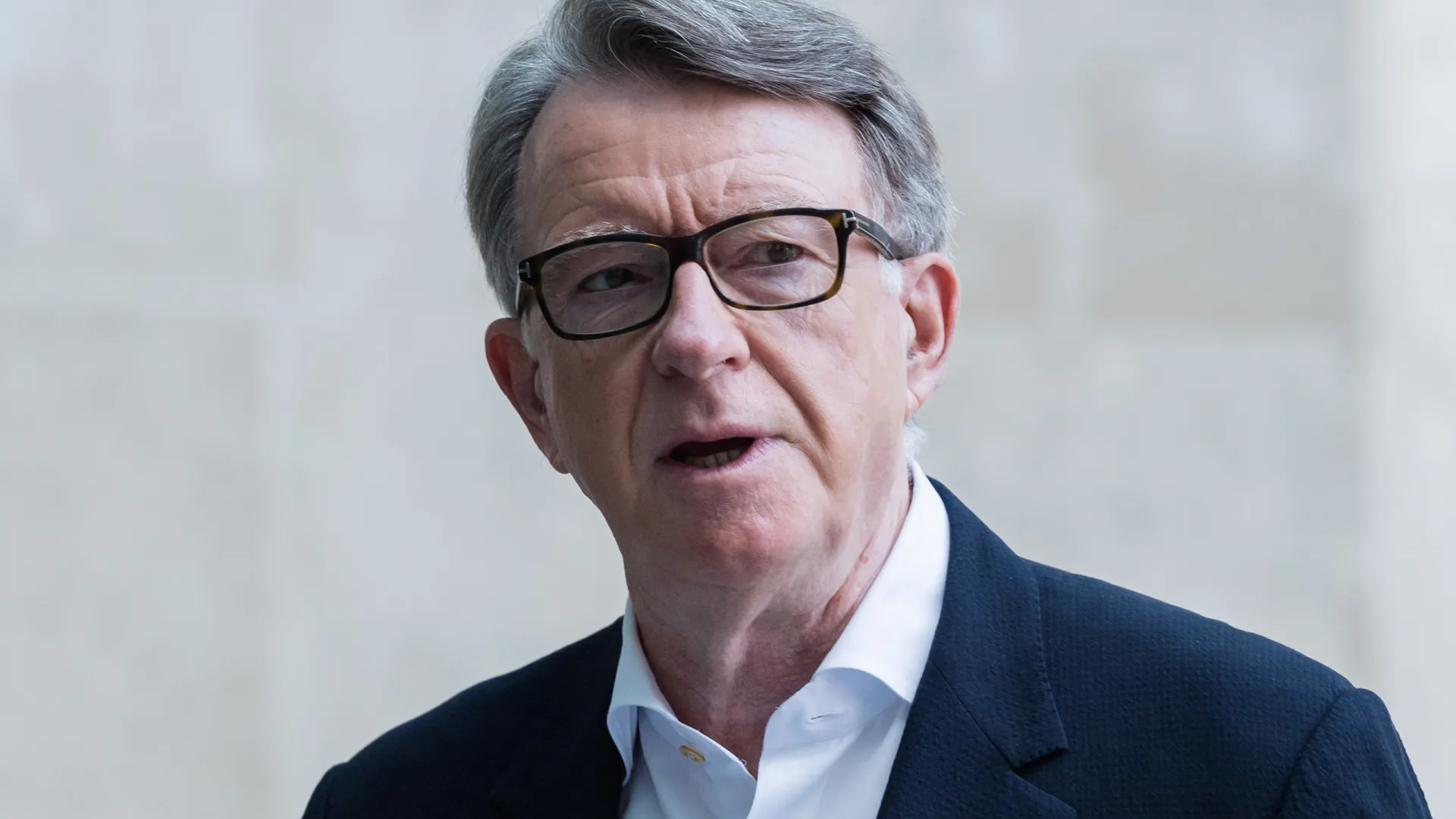 
                    Ligação a Epstein? Mandelson abandona Câmara dos Lordes
                