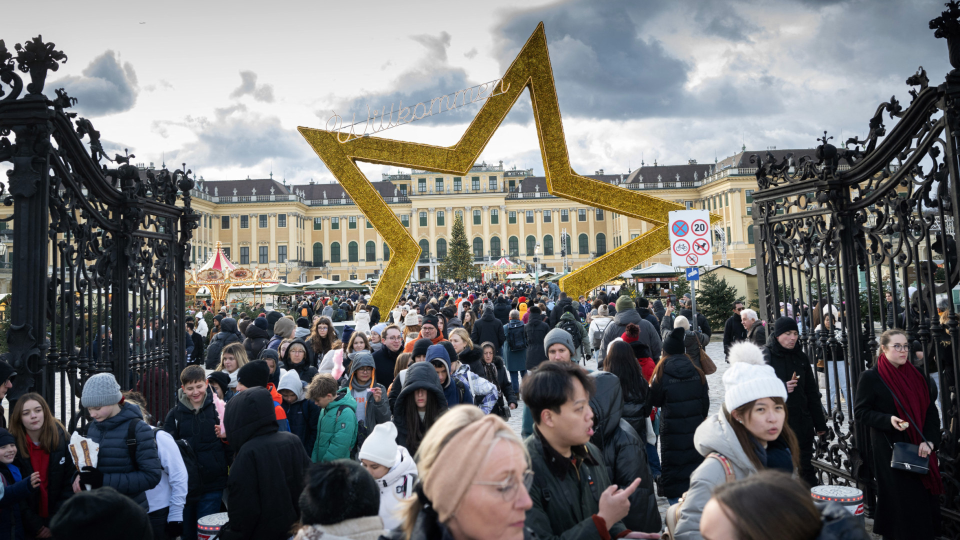 Polícia de Viena reforça presença nos mercados de Natal