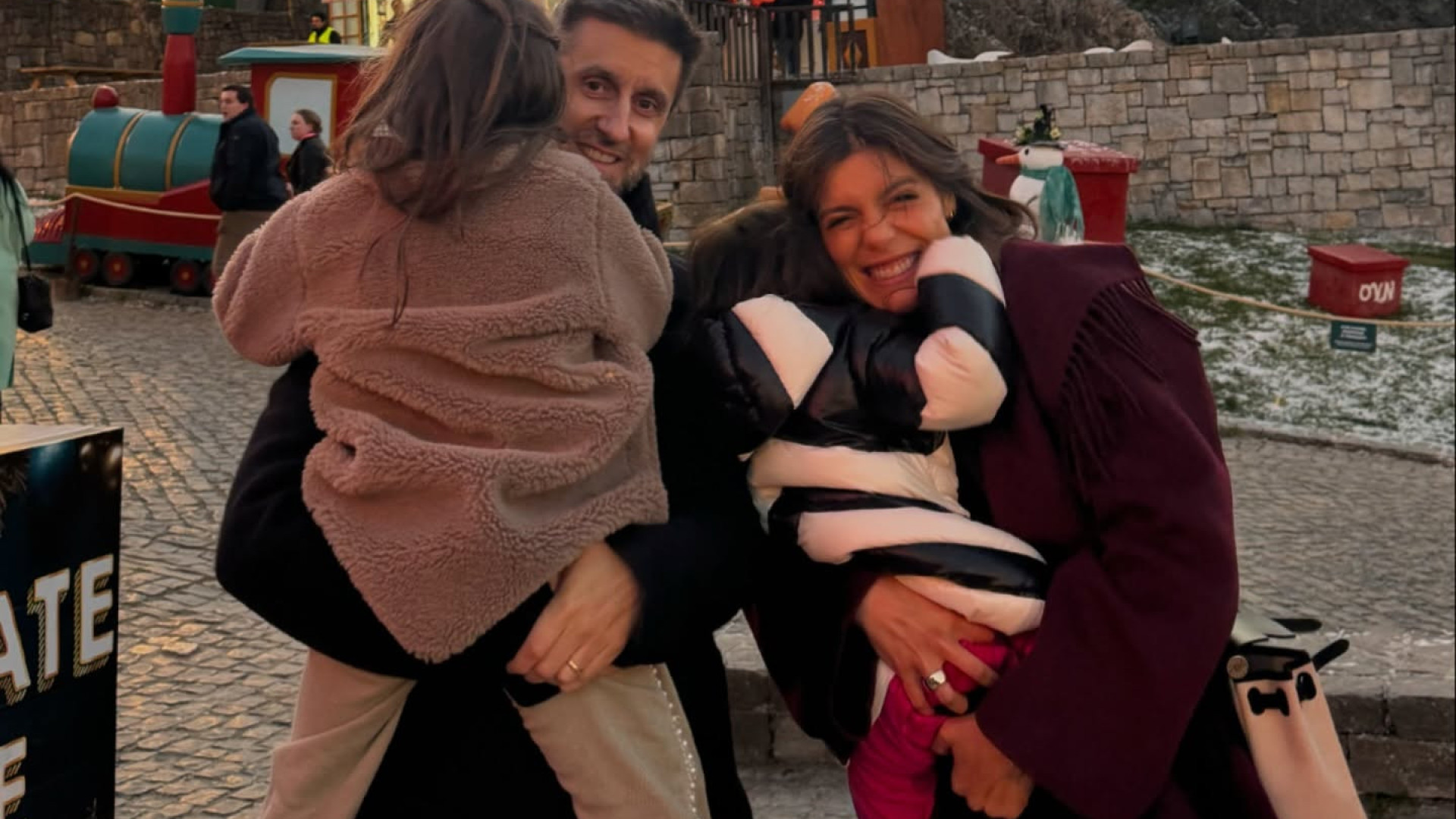 Andreia Rodrigues, Daniel Oliveira e as filhas na Vila de Natal