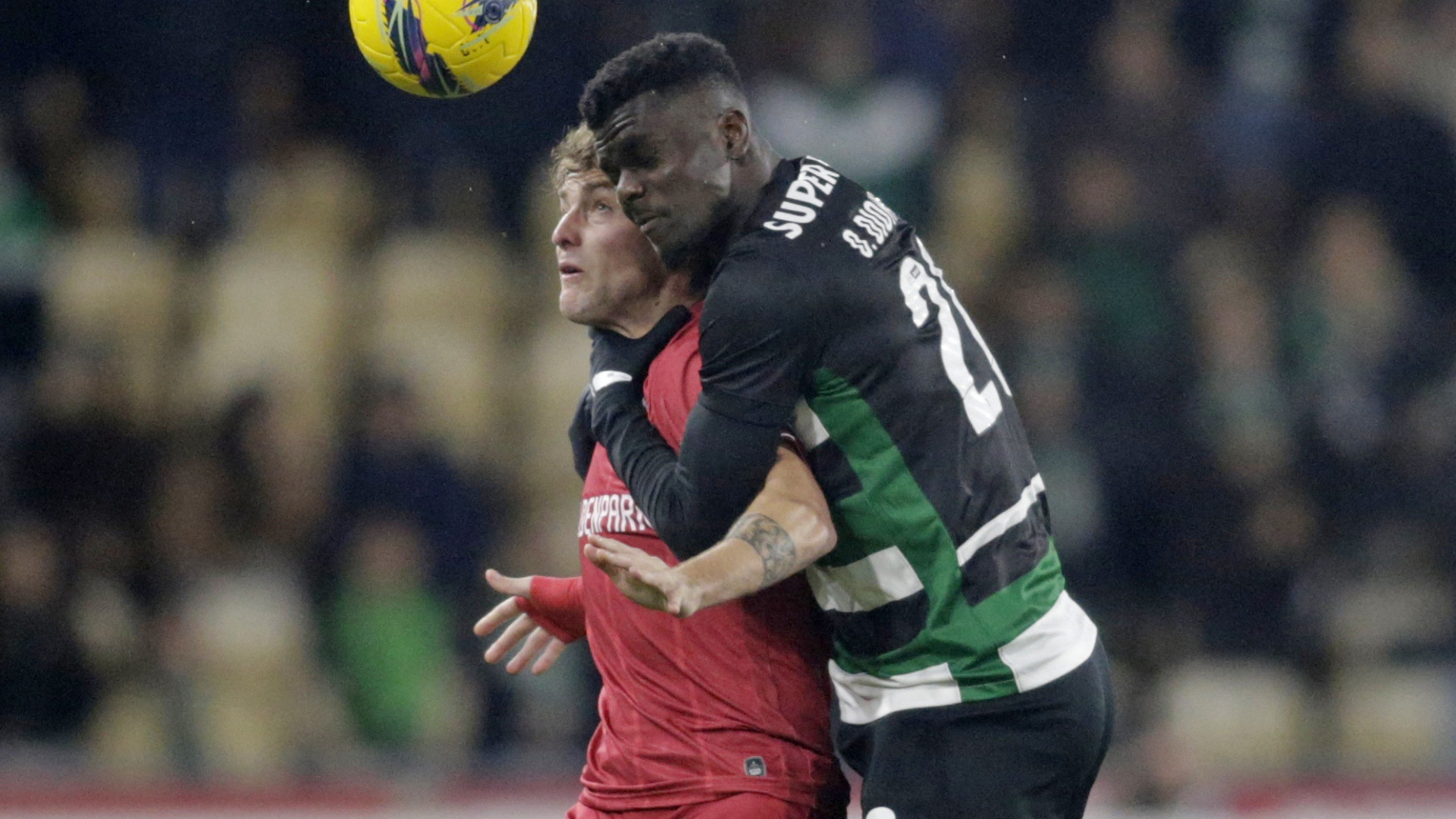 Consoada rima com... envenenada. Sporting pode chegar ao dérbi sem trono