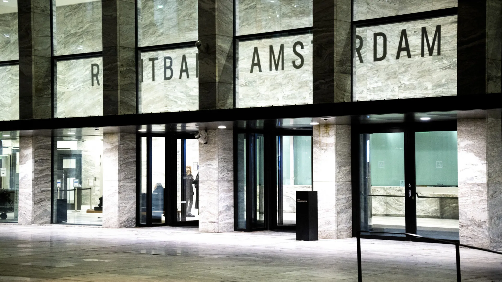 
                    Países Baixos condenam mulher a nove anos de prisão por escravatura
                