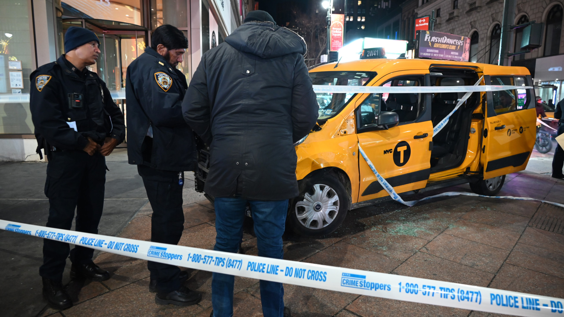 Taxista perde controlo do carro e atropela várias pessoas em Nova Iorque