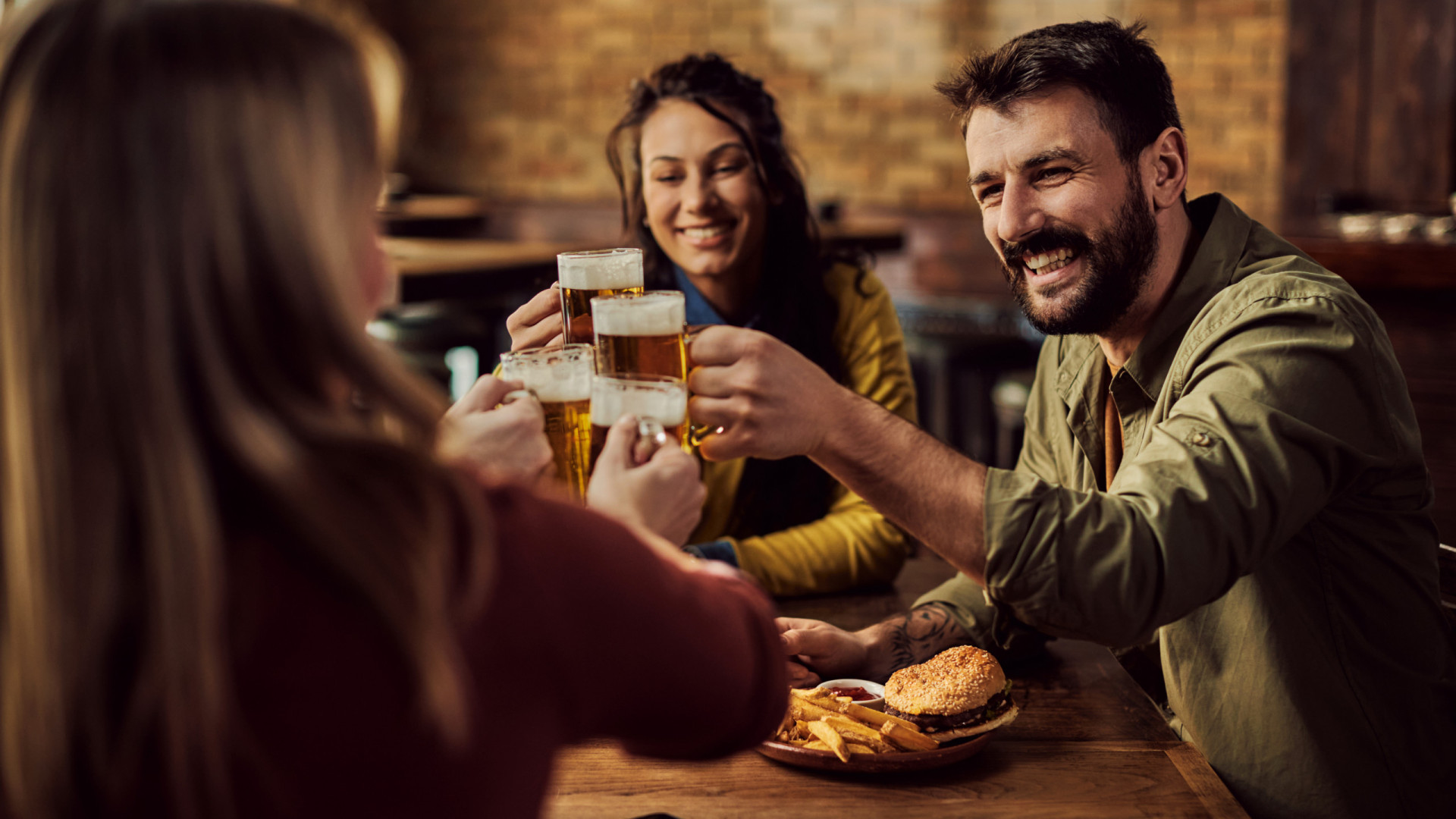 O que deve comer antes de beber álcool para não ficar de ressaca