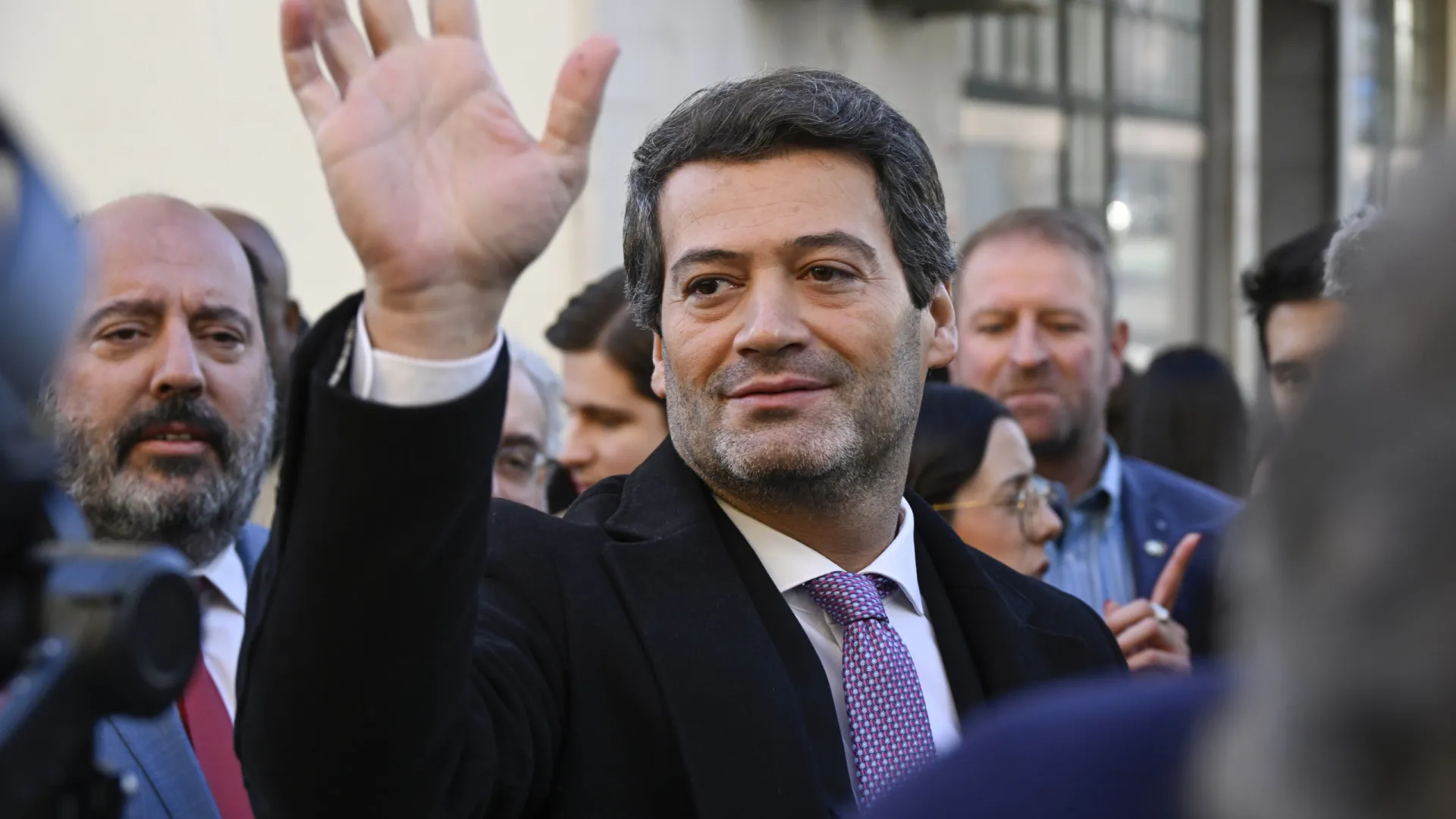 
                    OE? Ventura espera que abstenção do PS não limite negociações com o Chega
                