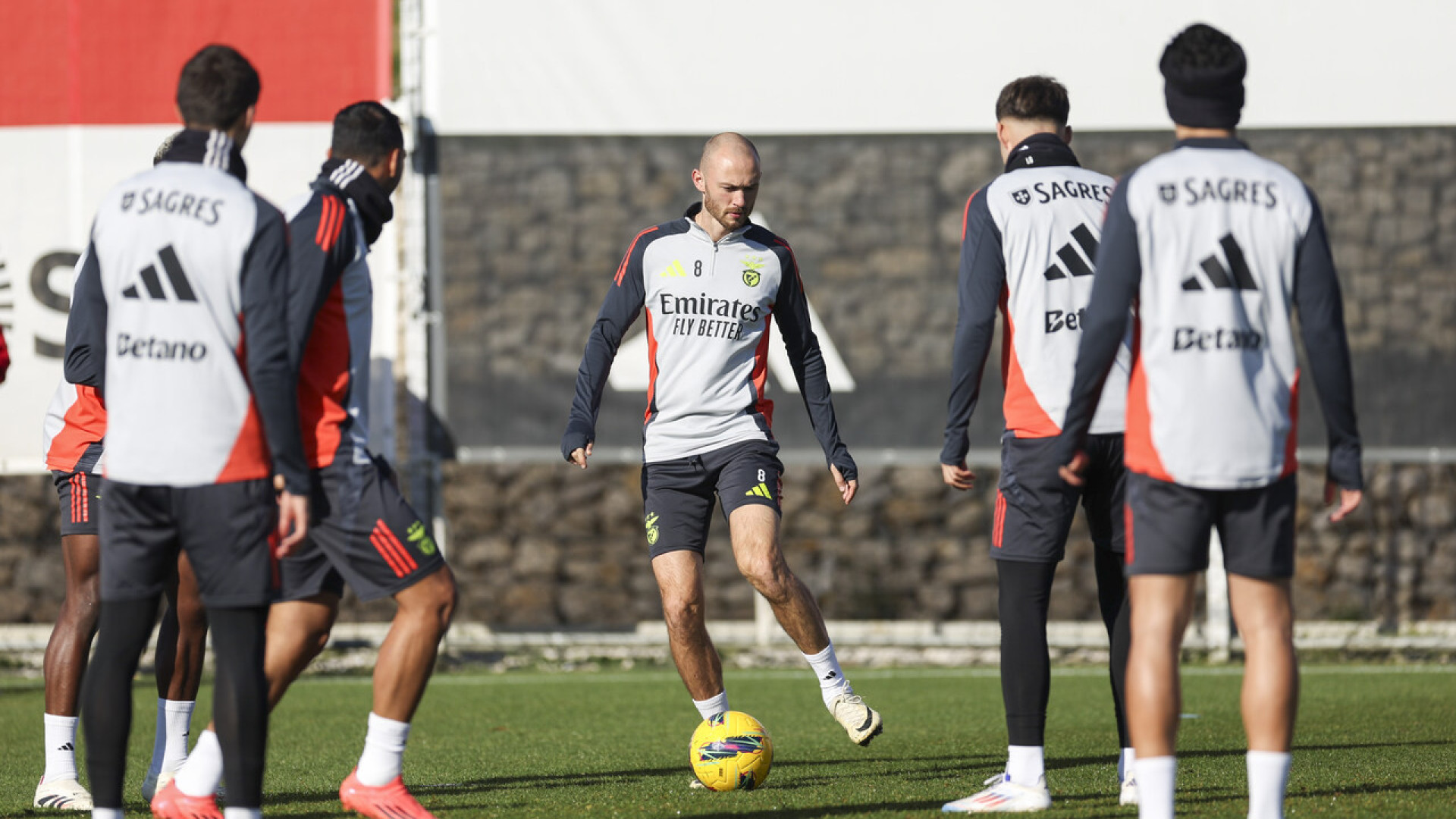 Fredrik Aursnes em destaque no Seixal antes do Sporting-Benfica