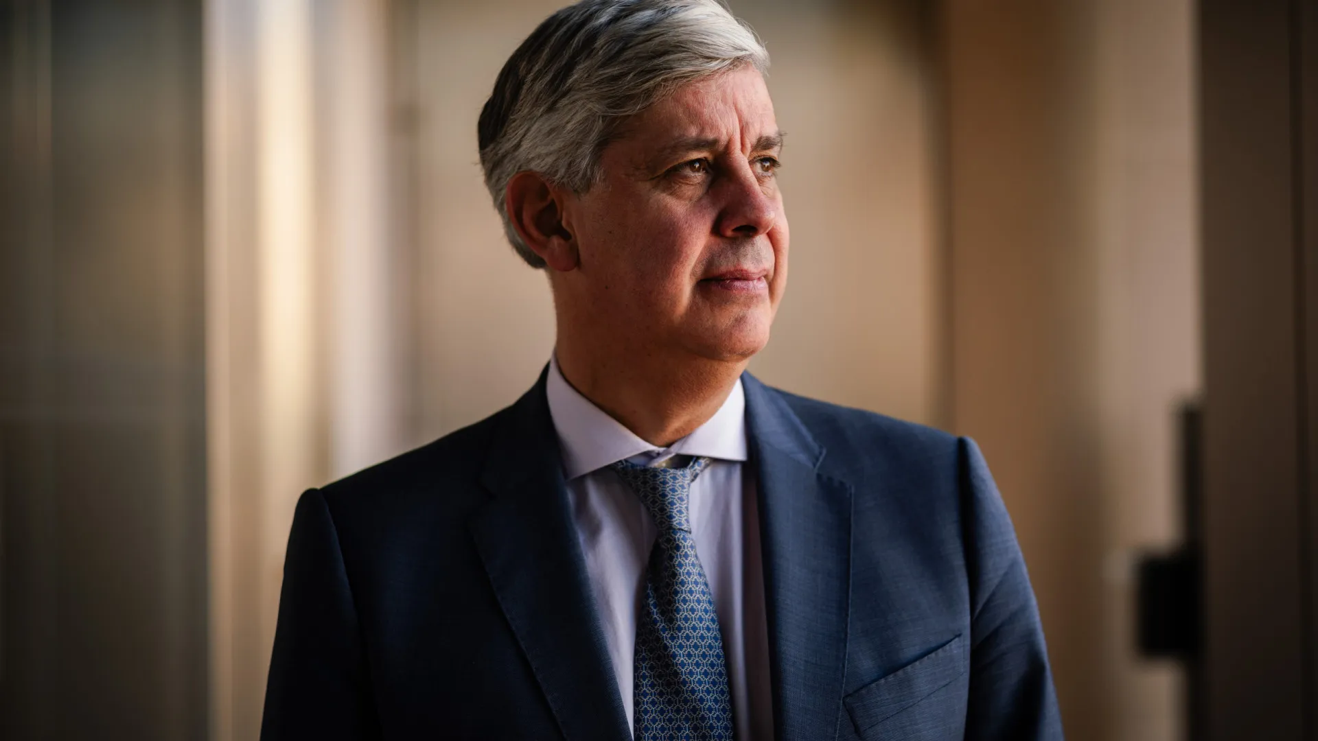 
                    Ministros do euro escolhem hoje novo 'vice' do BCE: Centeno é candidato
                