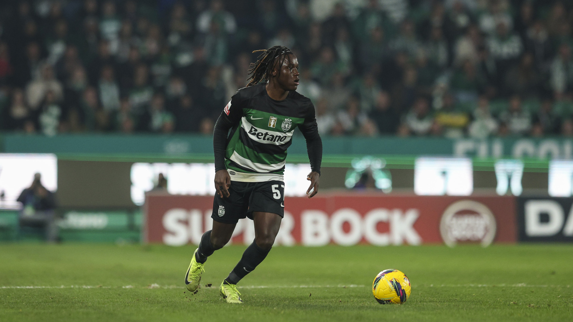 Há um jogador do Sporting entre os jovens alas que mais brilham no mundo