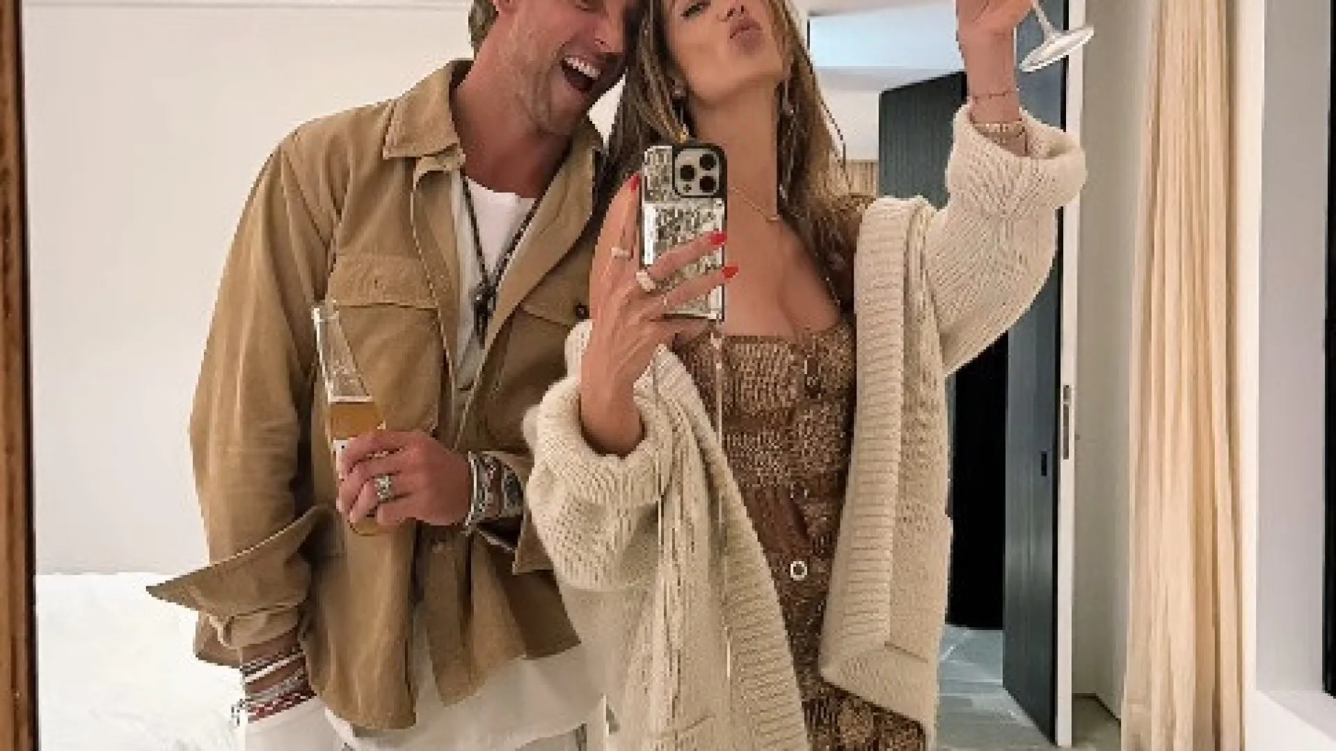 Alessandra Ambrosio muito apaixonada com o namorado na Passagem de Ano