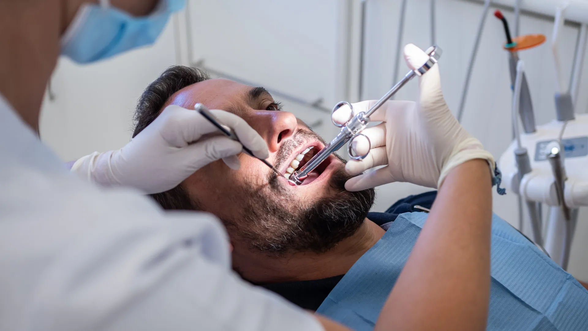 
                    Falta de carreira dificulta contratação de dentistas nos centros de saúde
                