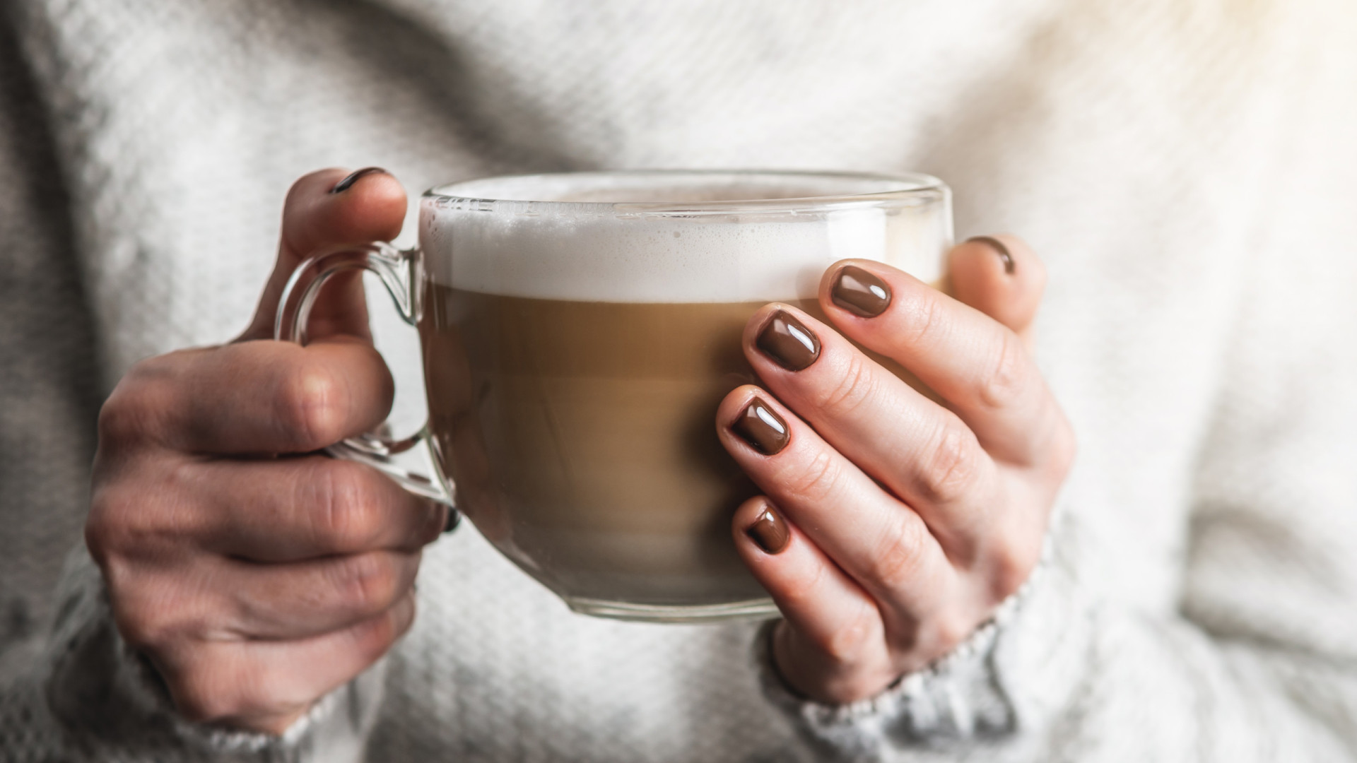 A receita de chocolate quente 'fit' que o fará esquecer do frio