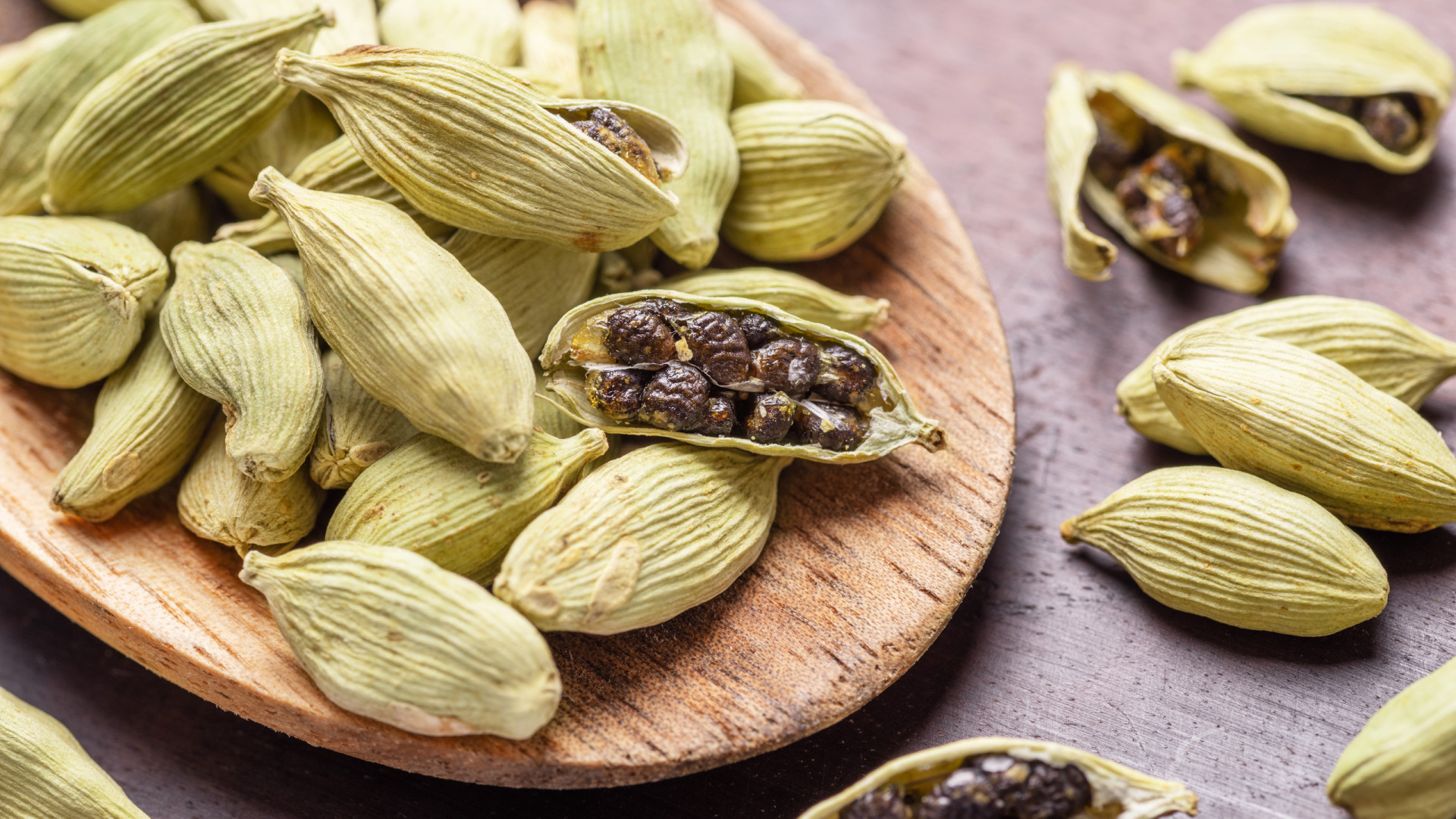 Cardamomo. A pequena especiaria que é poderosa contra o aumento de peso