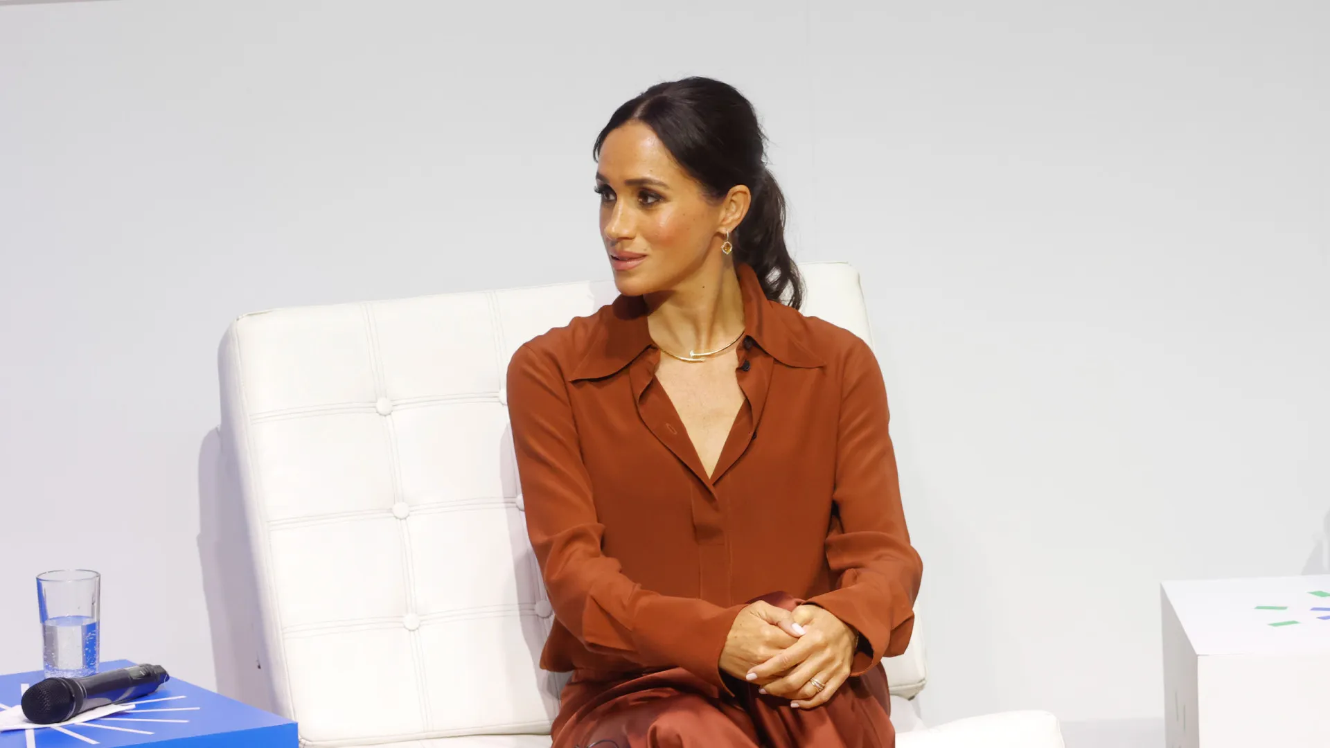 
                    Meghan Markle comenta as críticas de que é alvo: 