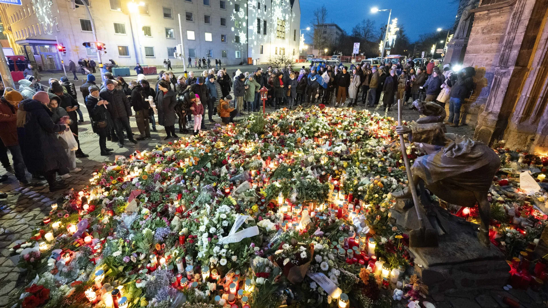 
                    Alemanha reabre mercado de Natal de Magdeburgo (um ano após ataque)
                