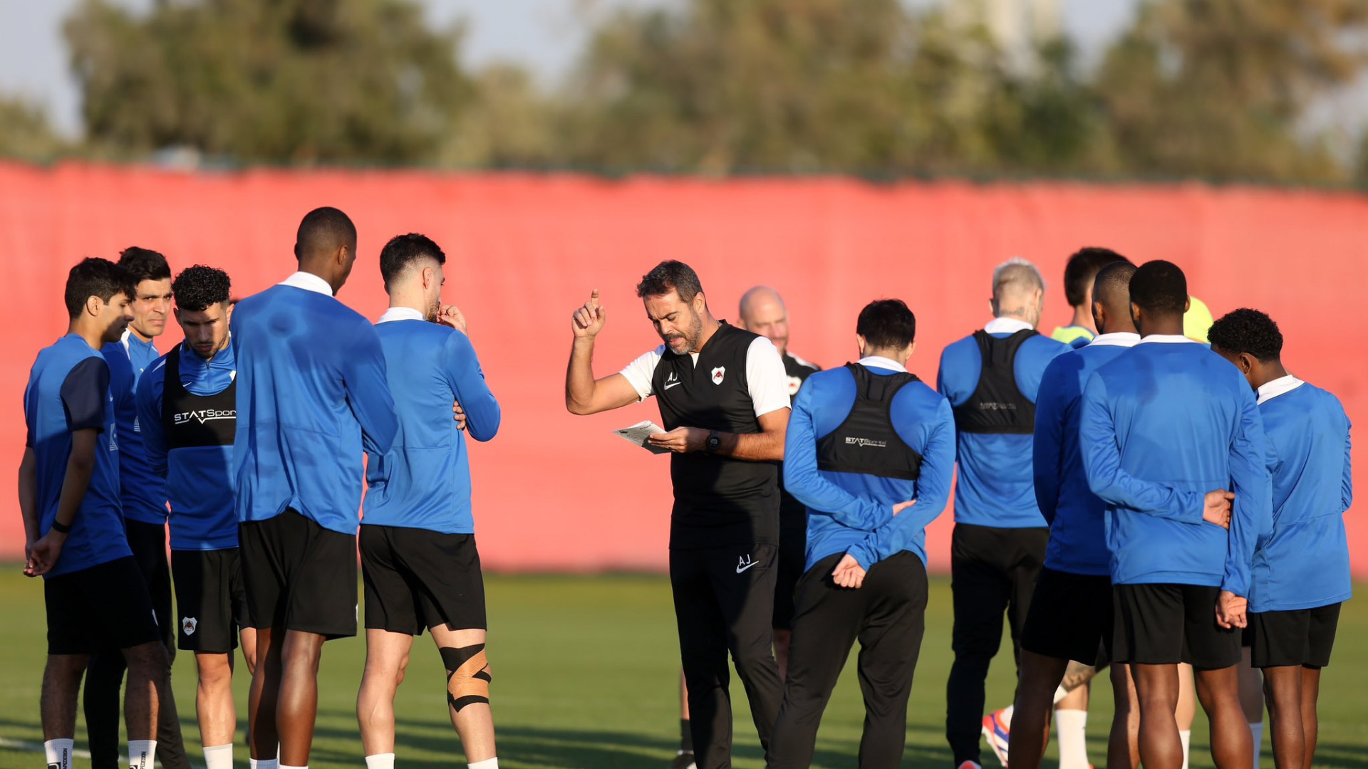 Artur Jorge orientou primeiro treino no Qatar. Eis as imagens