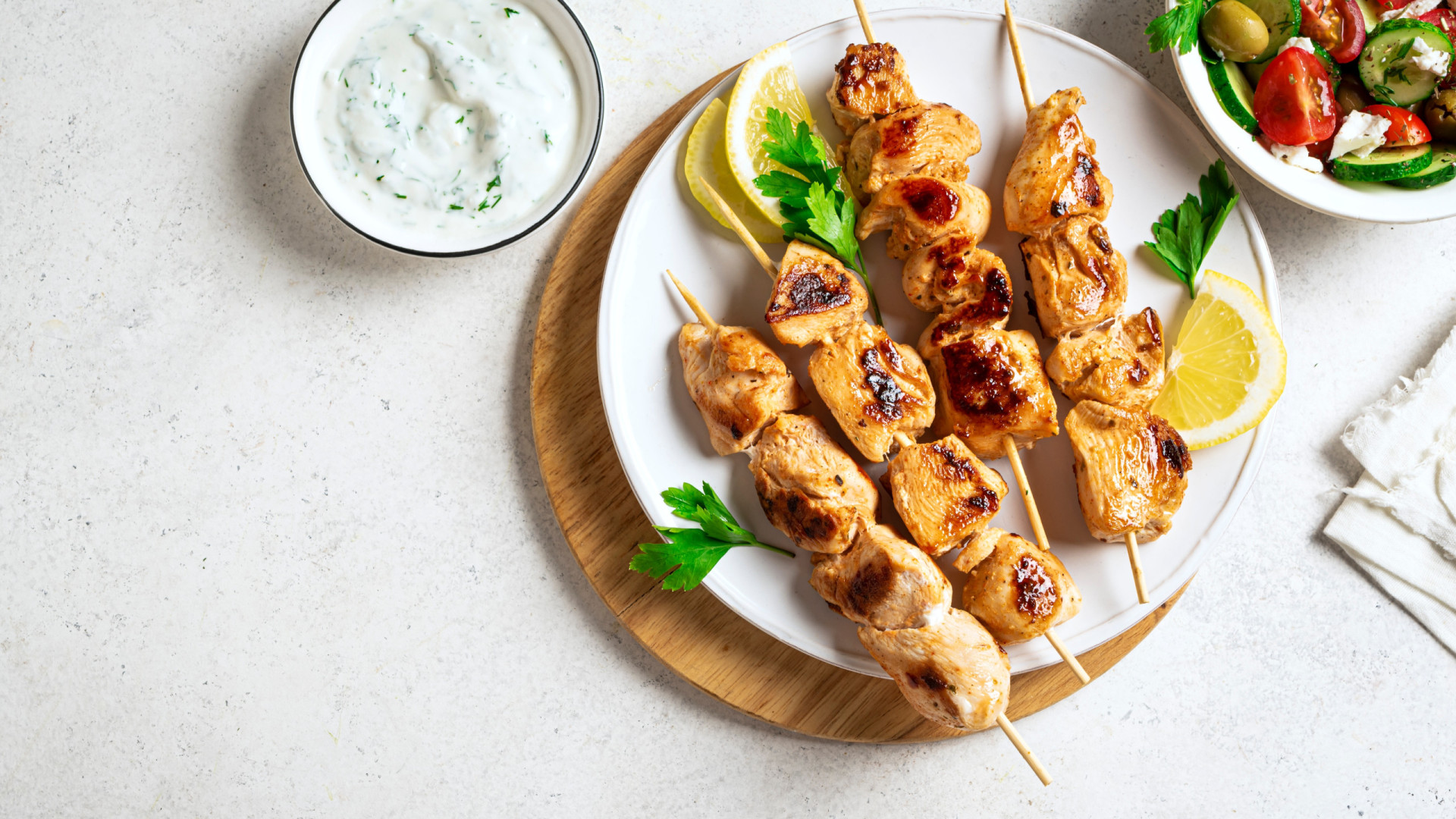 Receita. Delicie-se com estas espetadas de frango facílimas de preparar