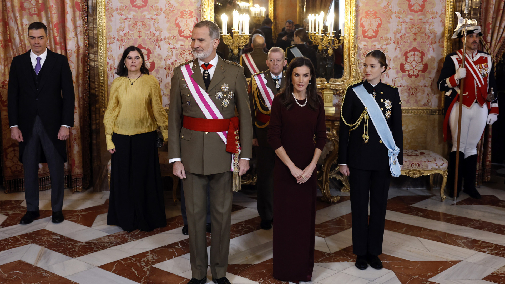 Letizia e Felipe VI presidem à Páscoa Militar (Leonor foi pela 2.ª vez)