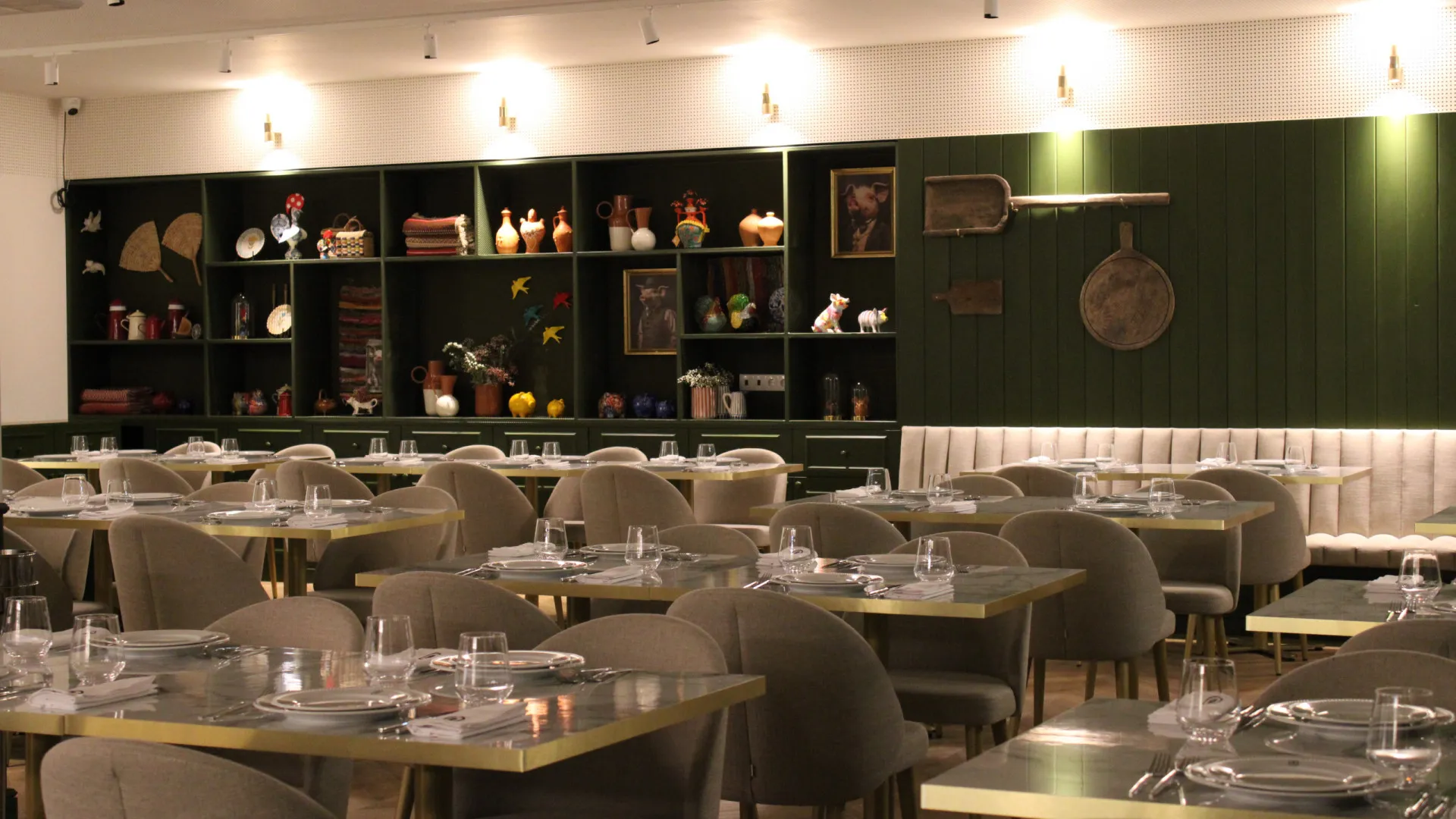 Passados 21 anos, O Bacorinho abriu o primeiro restaurante