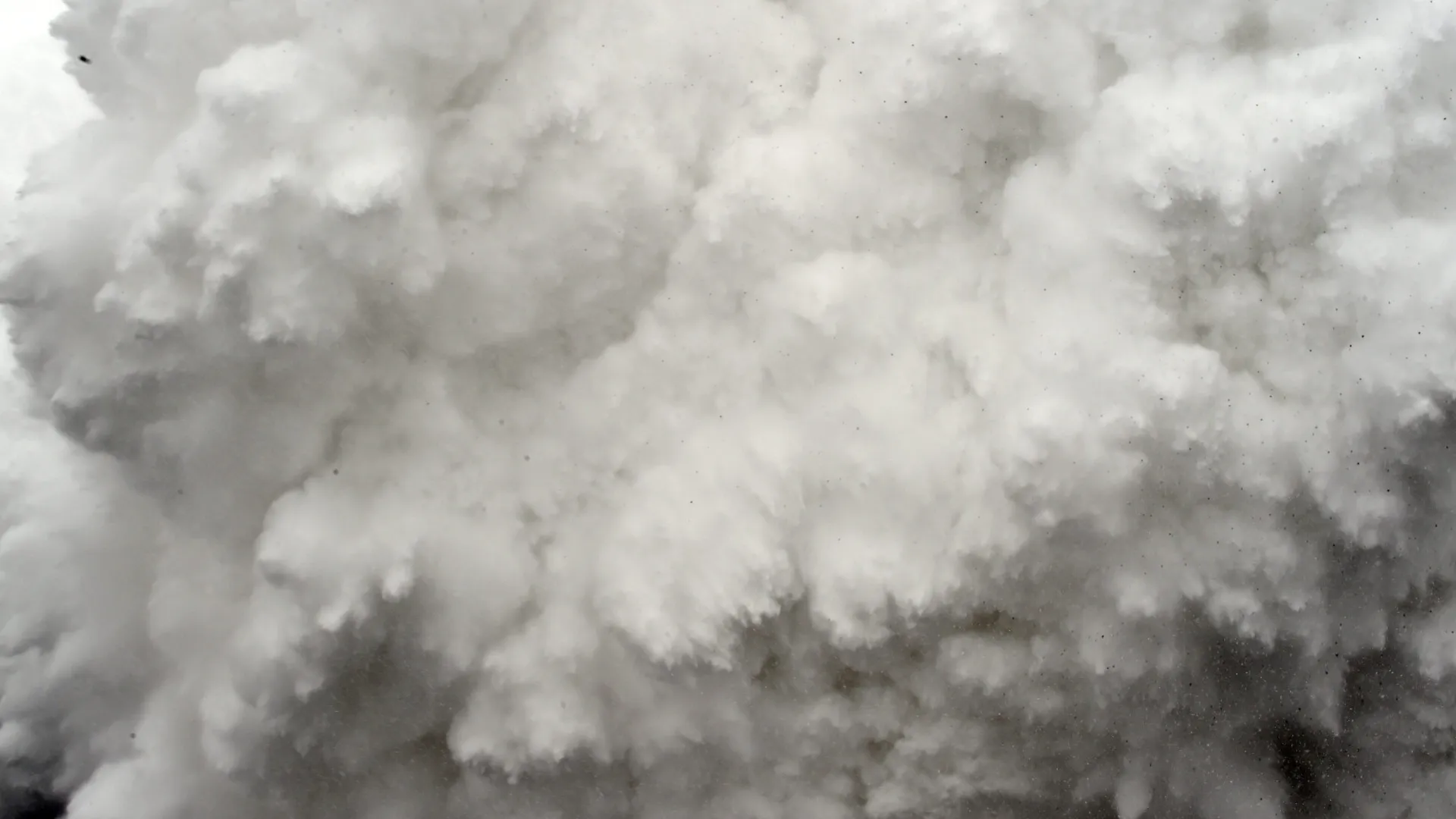 
                    Nove pessoas morreram após avalancha e tempestades de neve no Nepal
                