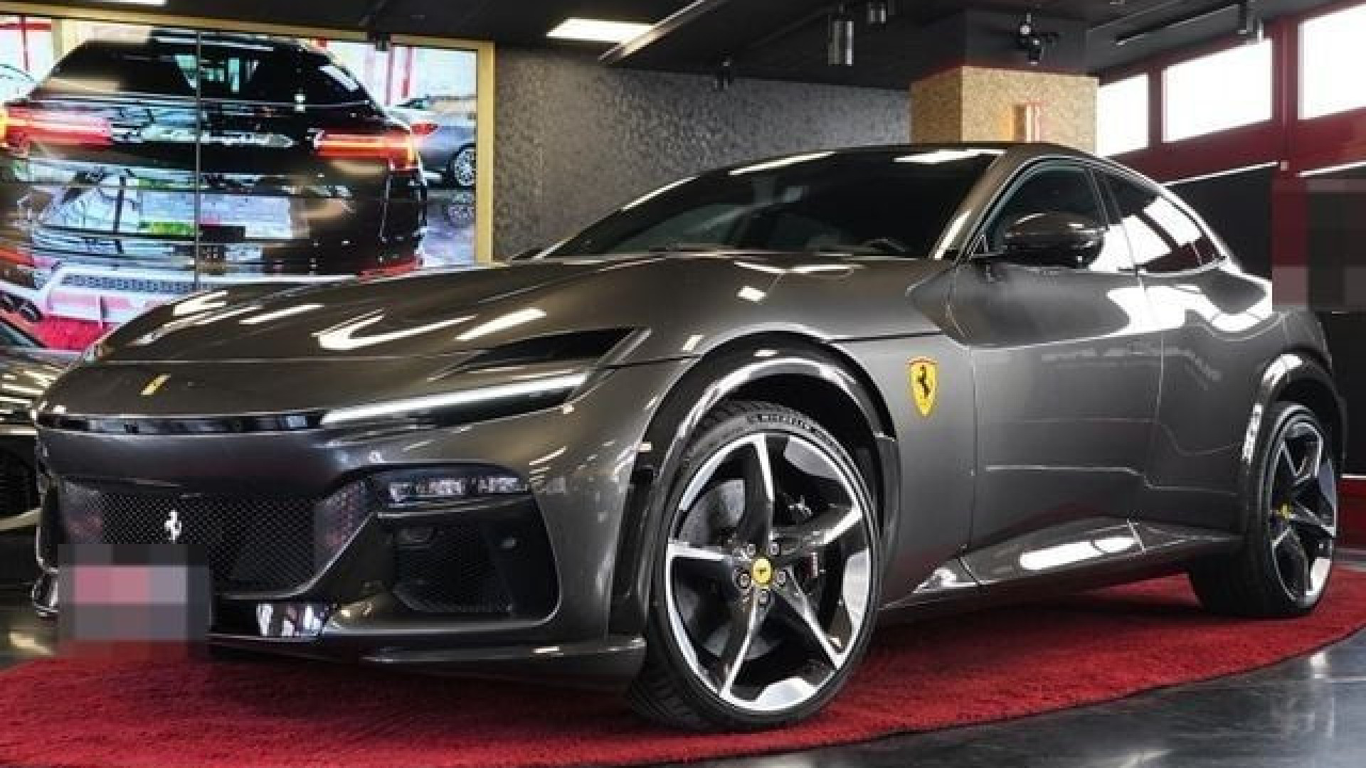 Há um Ferrari Purosangue à venda por cá que custa o dobro do preço