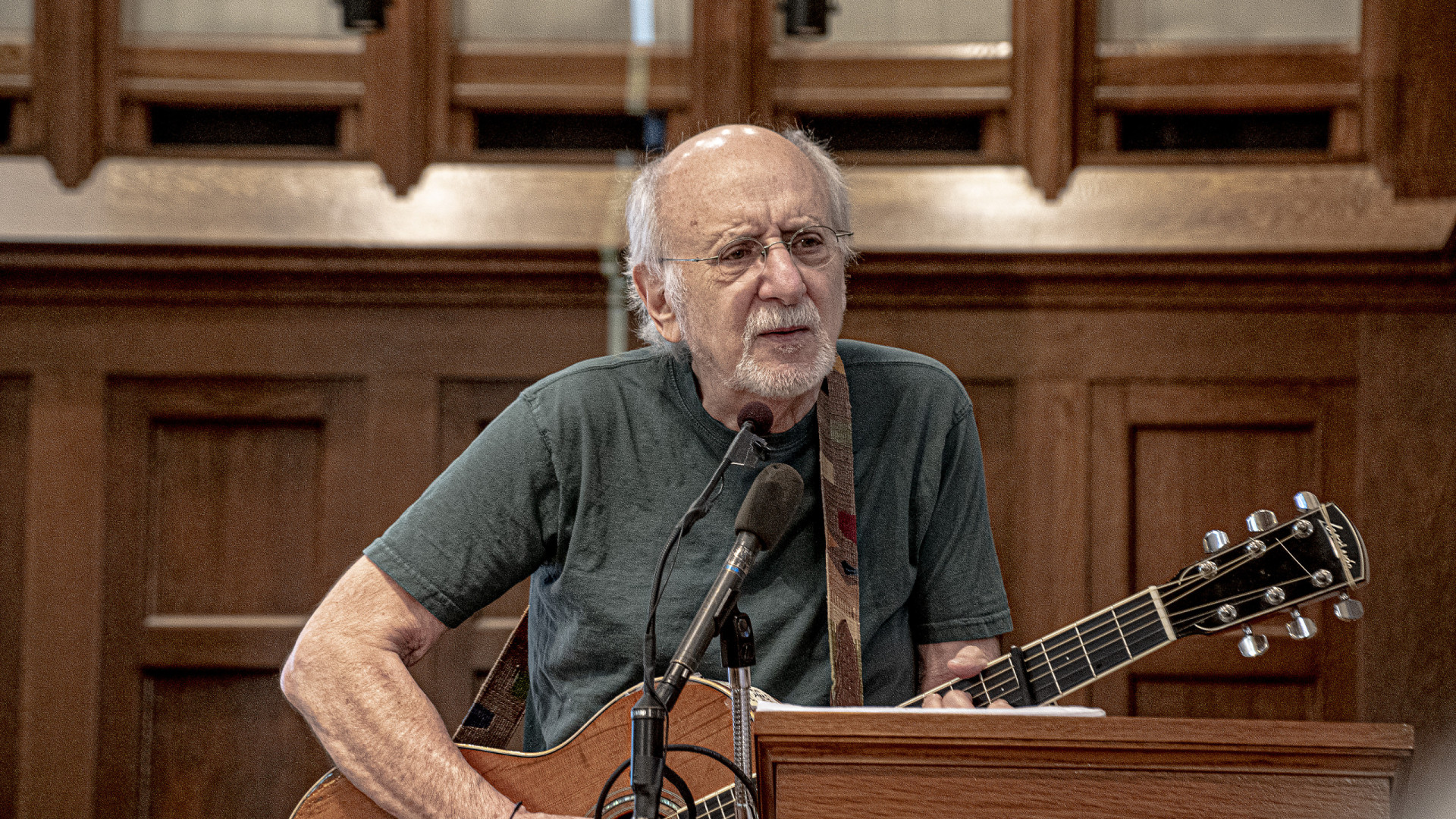 Morreu o músico Peter Yarrow, do trio folk Peter, Paul and Mary