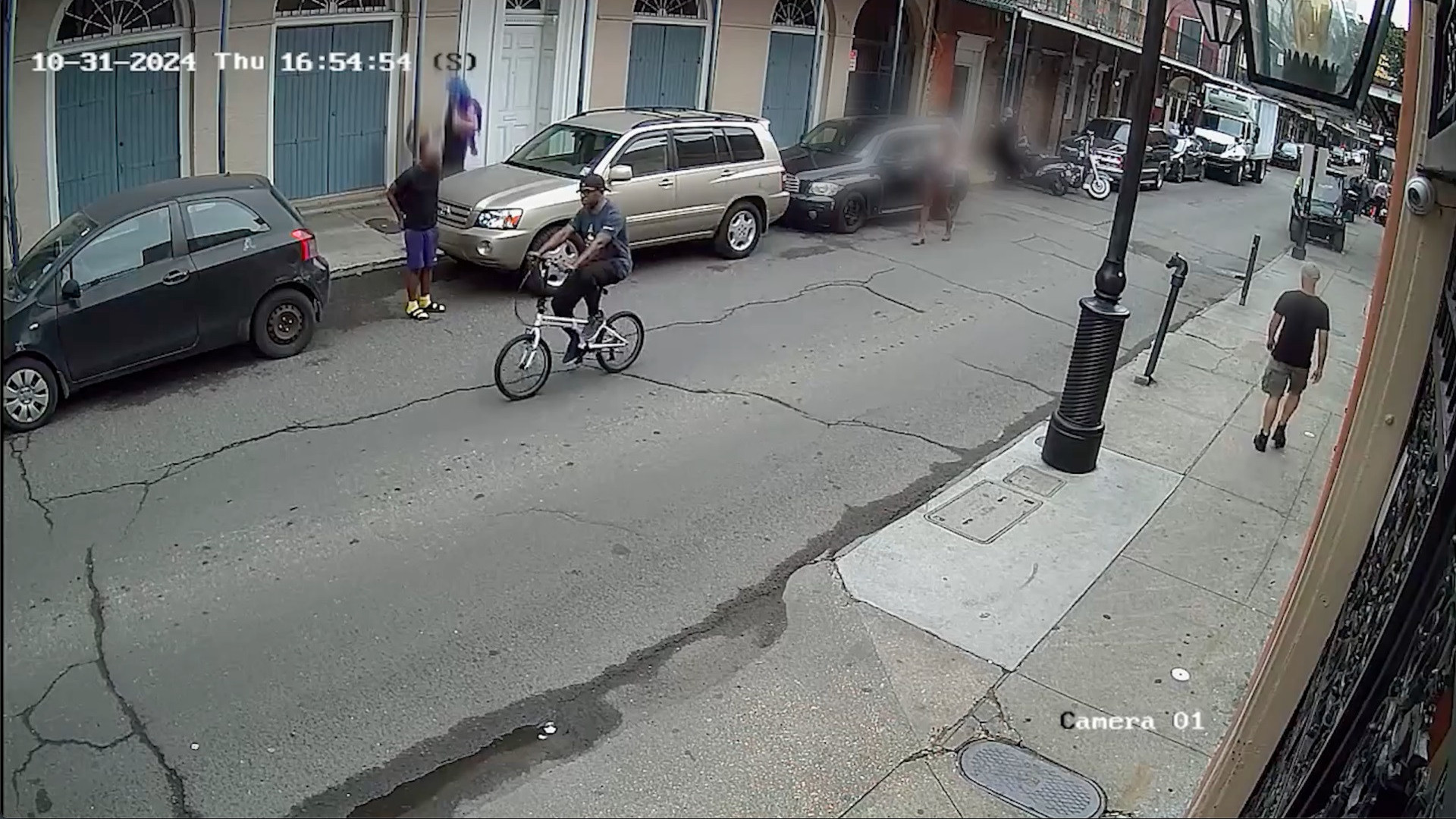 Suspeito visto a andar de bicicleta em Nova Orleães meses antes de ataque