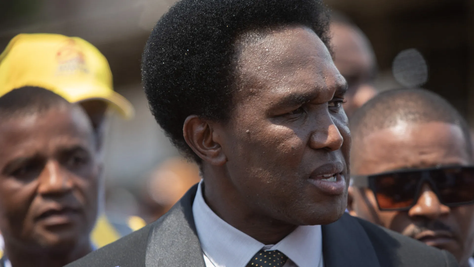 
                    Mondlane rejeita que manifestações em Moçambique sejam 