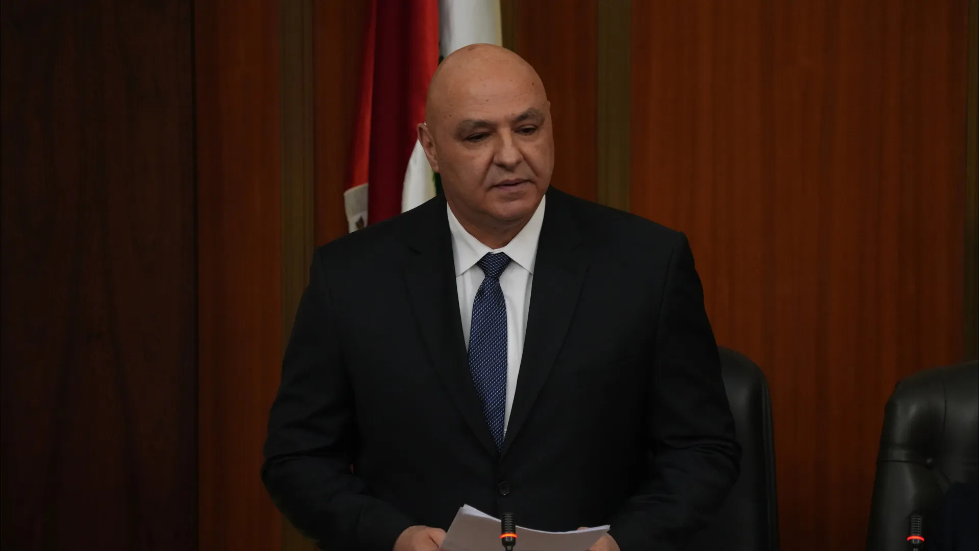 
                    Presidente libanês acusa Hezbollah de levar país a colapso e pede diálogo
                