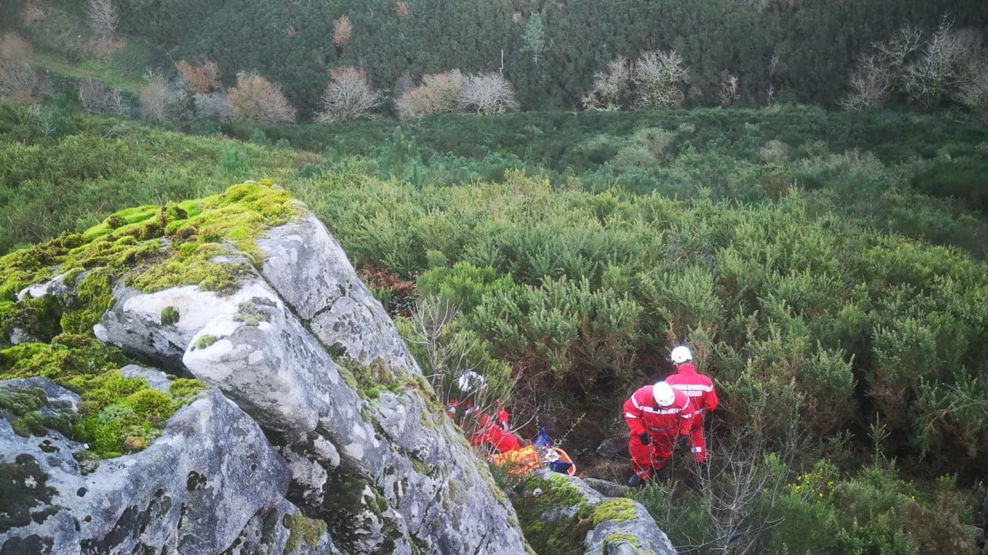 Bombeiros mostram resgate de caçador de escarpa em Arcos de Valdevez