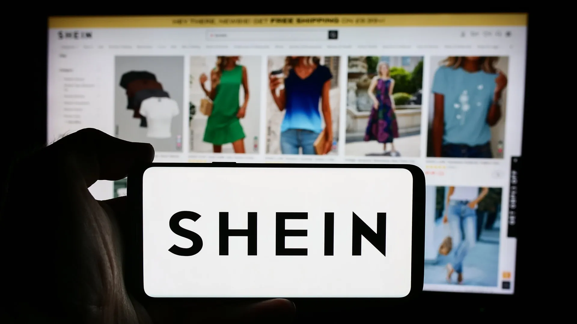 
                    França suspende temporariamente plataforma Shein
                