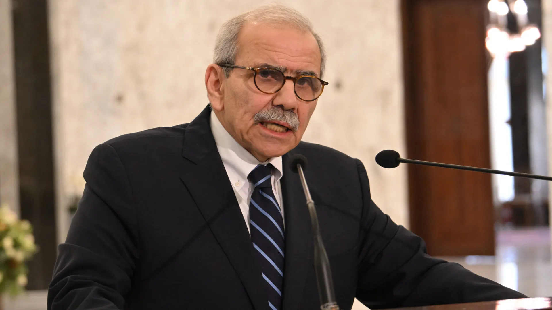 
                    Primeiro-Ministro libanês anuncia novo projeto de lei bancária
                