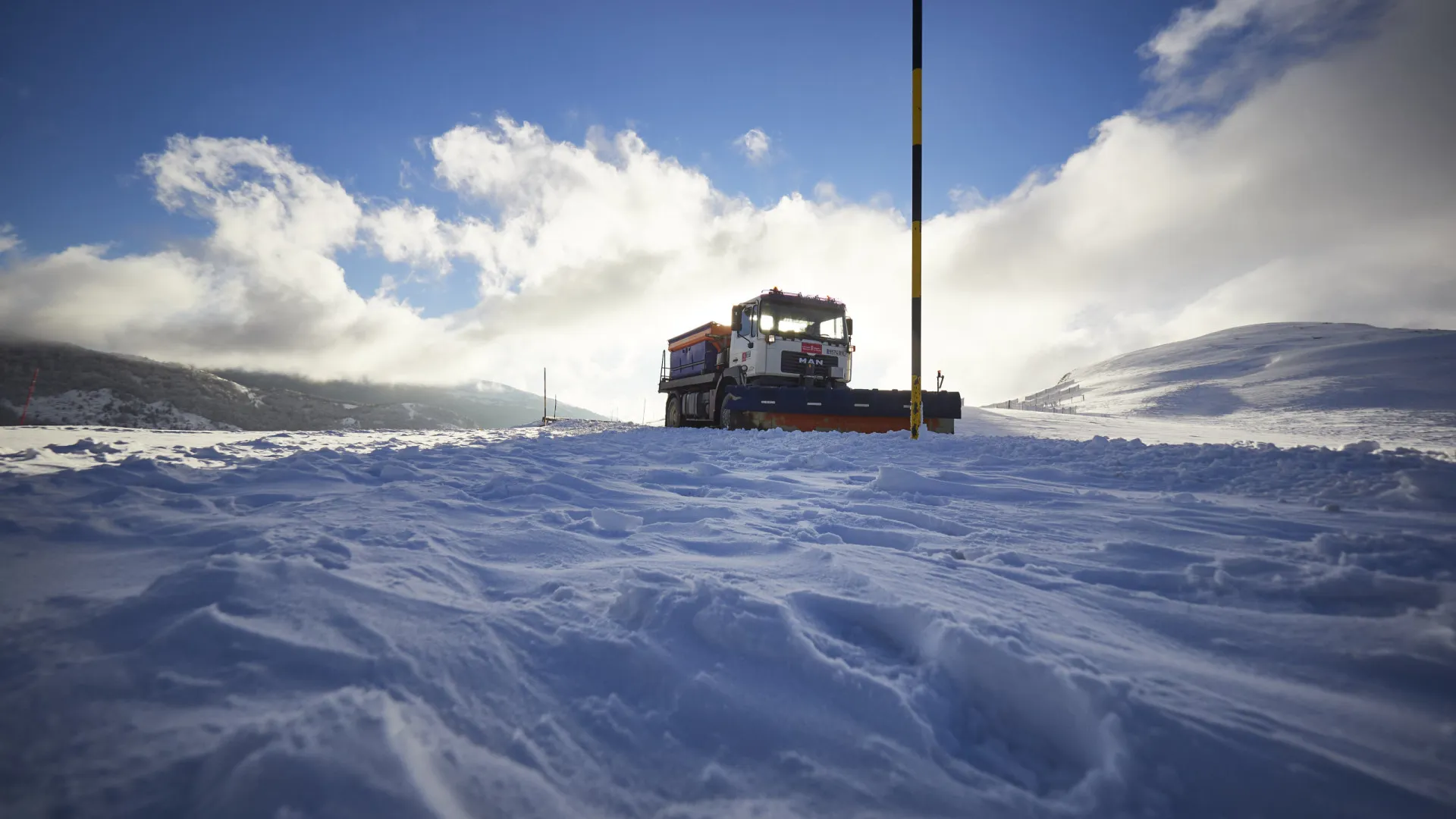 
                    Homem morre ao sair de pista de esqui para não chocar com a filha
                