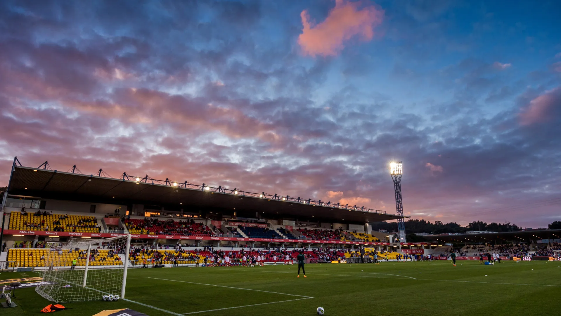 
                    Gil Vicente recebe Rio Ave e procura fugir do Sporting de Braga
                