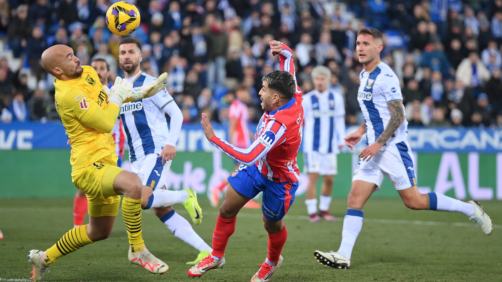 Atlético Madrid perde após 15 vitórias e fica com liderança em risco